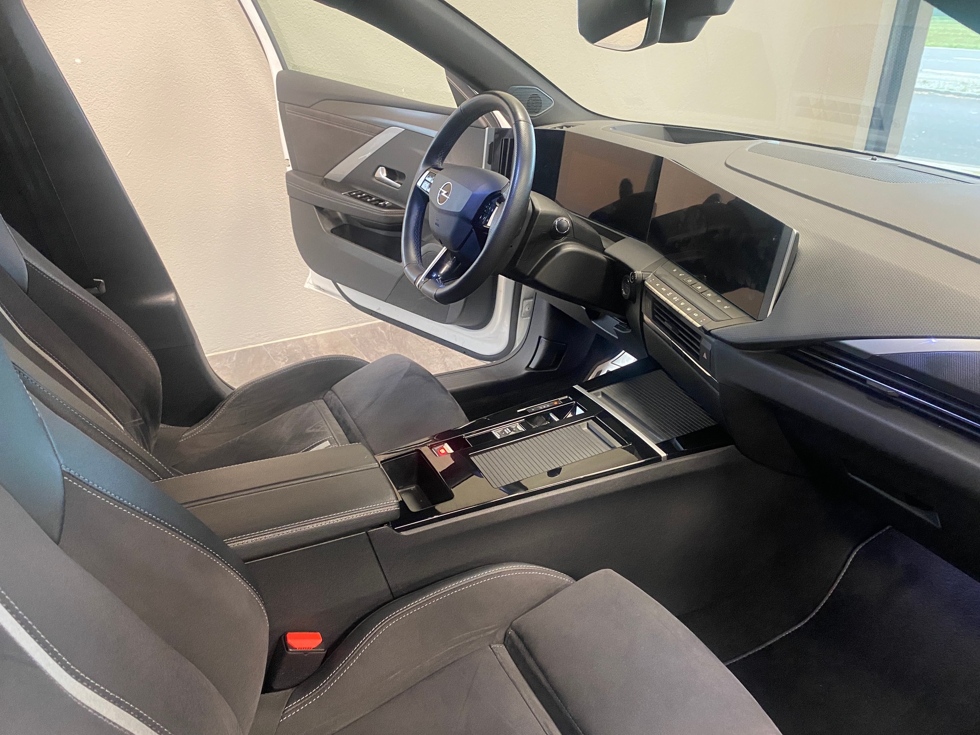 OPEL Astra Sports Tourer 1.6 PHEV Turbo GSe-image-5
