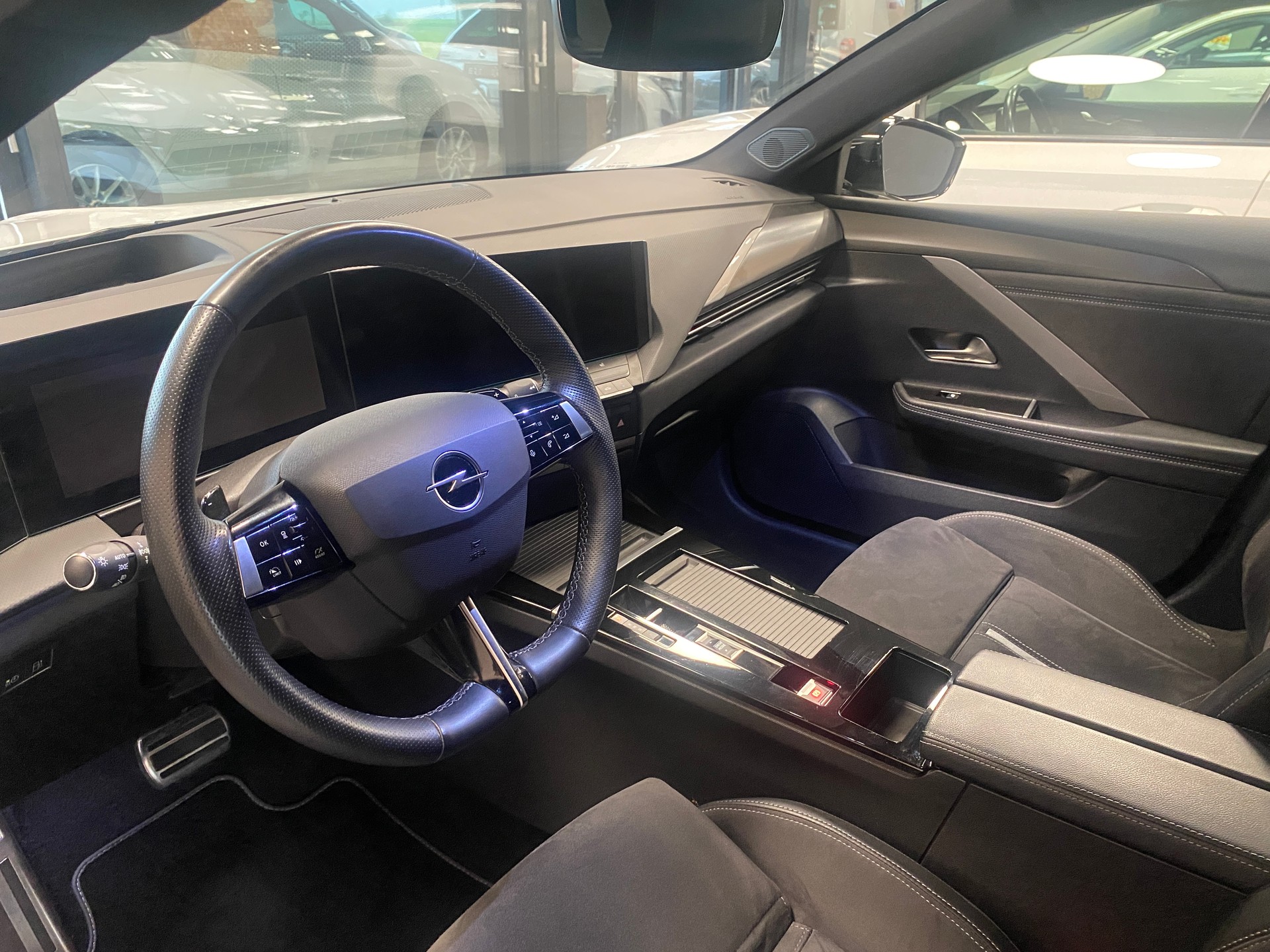 OPEL Astra Sports Tourer 1.6 PHEV Turbo GSe-image-4