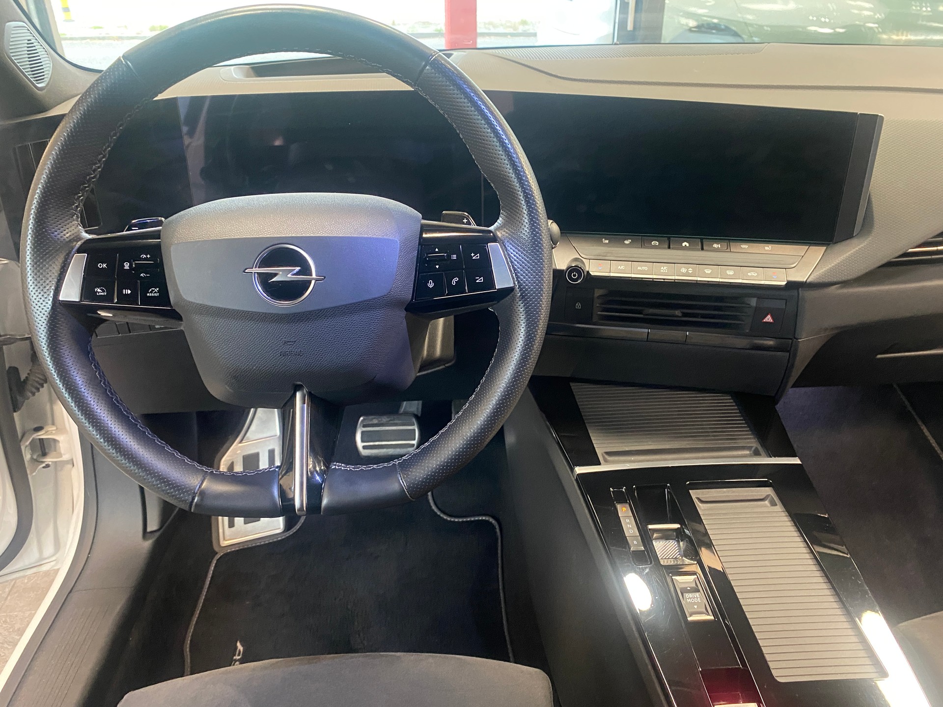 OPEL Astra Sports Tourer 1.6 PHEV Turbo GSe-image-6