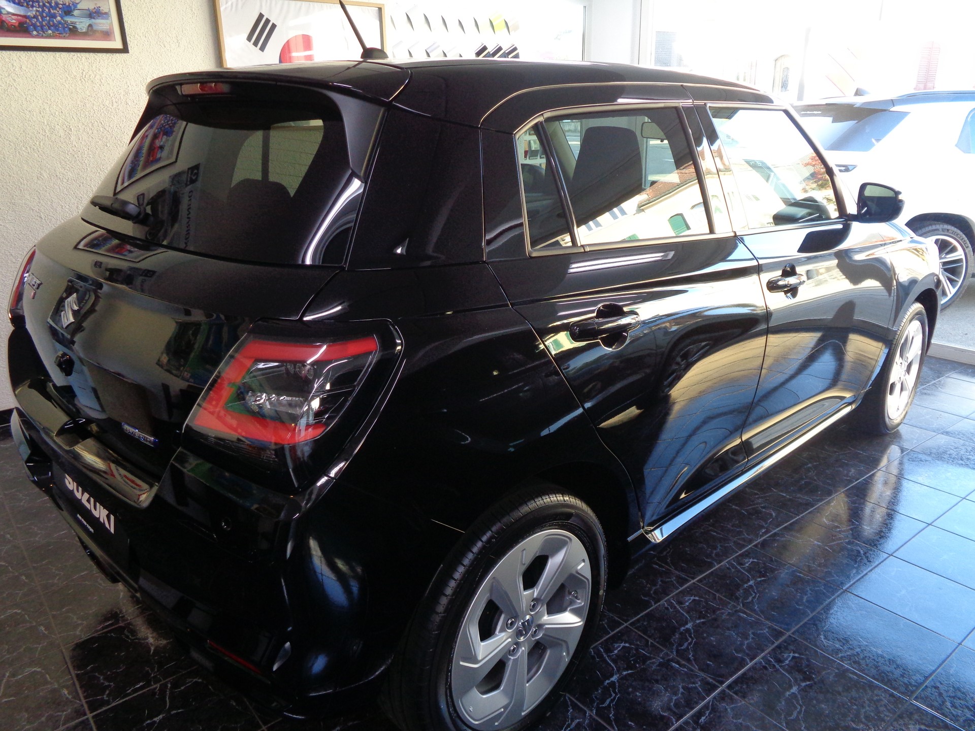 SUZUKI Swift 1.2 Compact+ Hybrid CVT-image-2