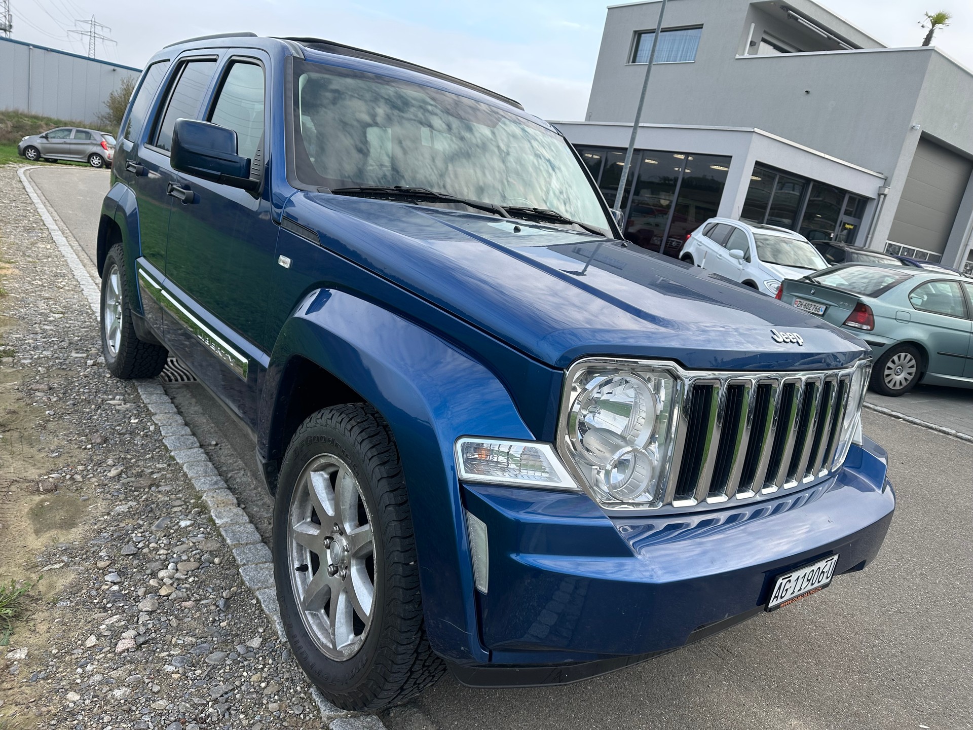 JEEP Cherokee 2.8 CRD Limited Automatic-image-2