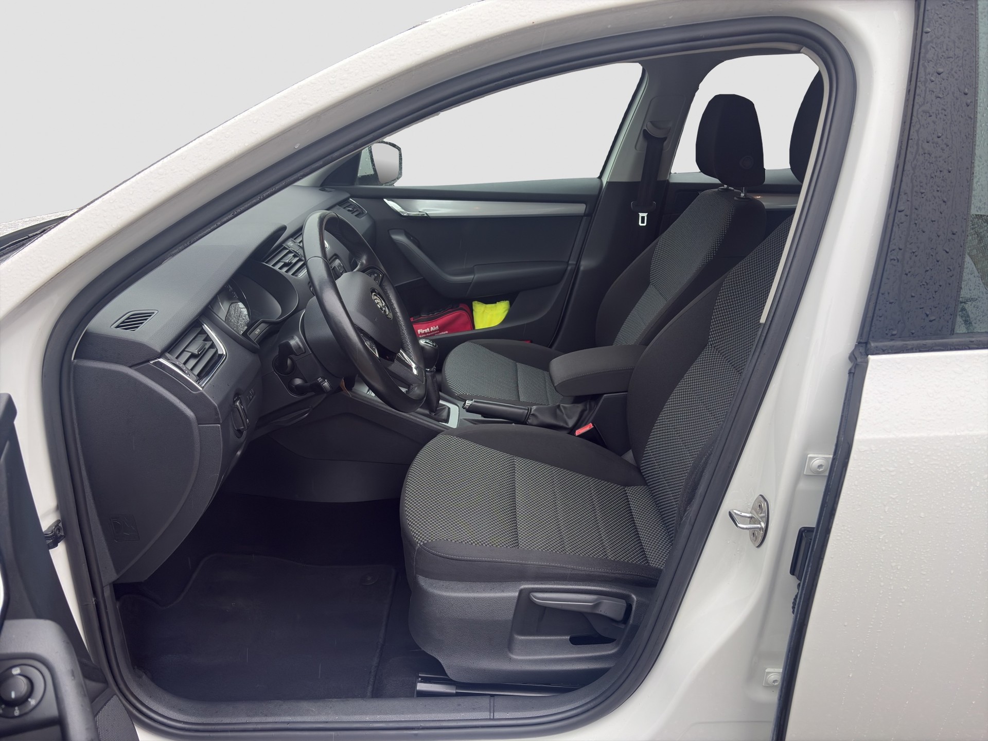 SKODA Octavia Combi 2.0 TDI Ambition 4x4-image-8