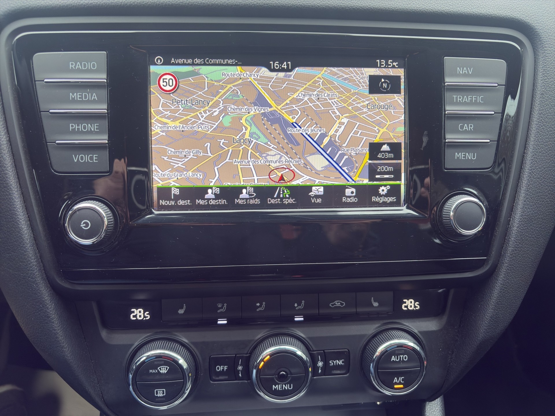 SKODA Octavia Combi 2.0 TDI Ambition 4x4-image-12