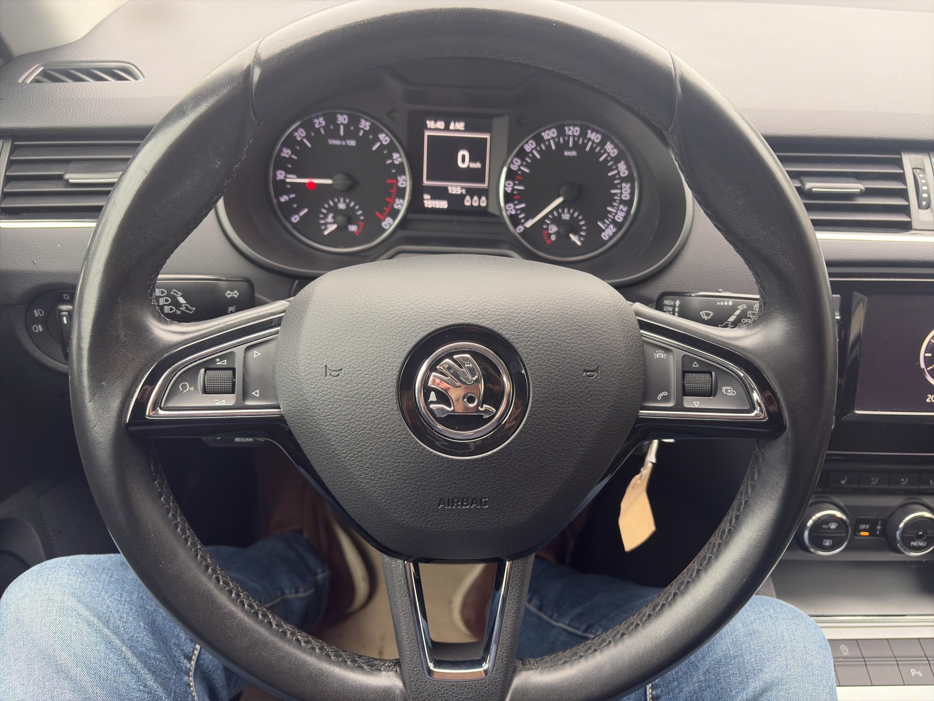 SKODA Octavia Combi 2.0 TDI Ambition 4x4-image-14