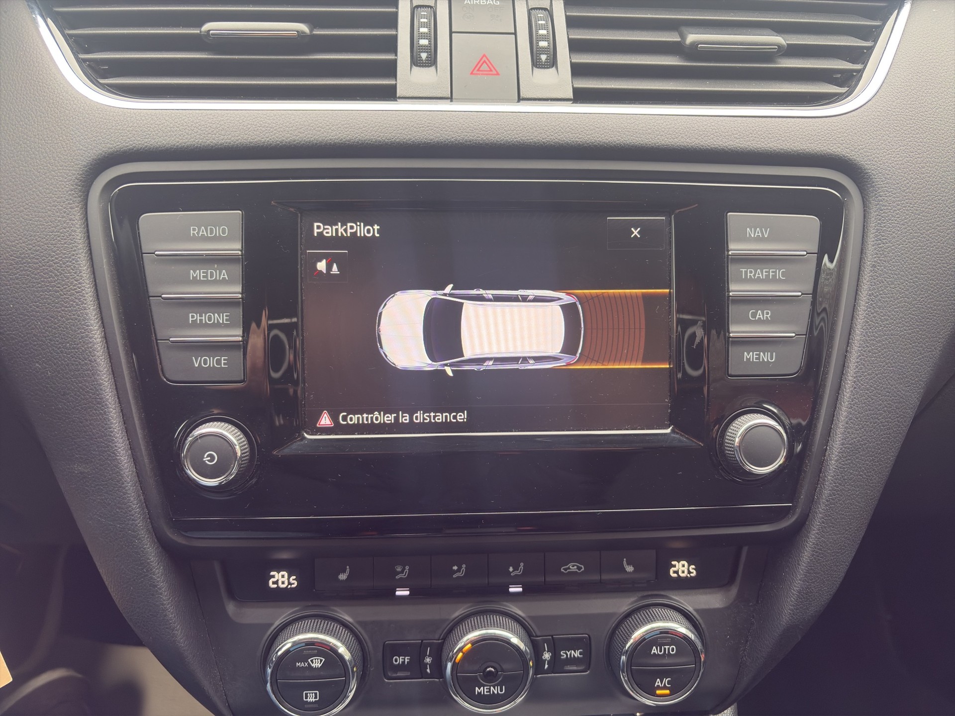 SKODA Octavia Combi 2.0 TDI Ambition 4x4-image-13