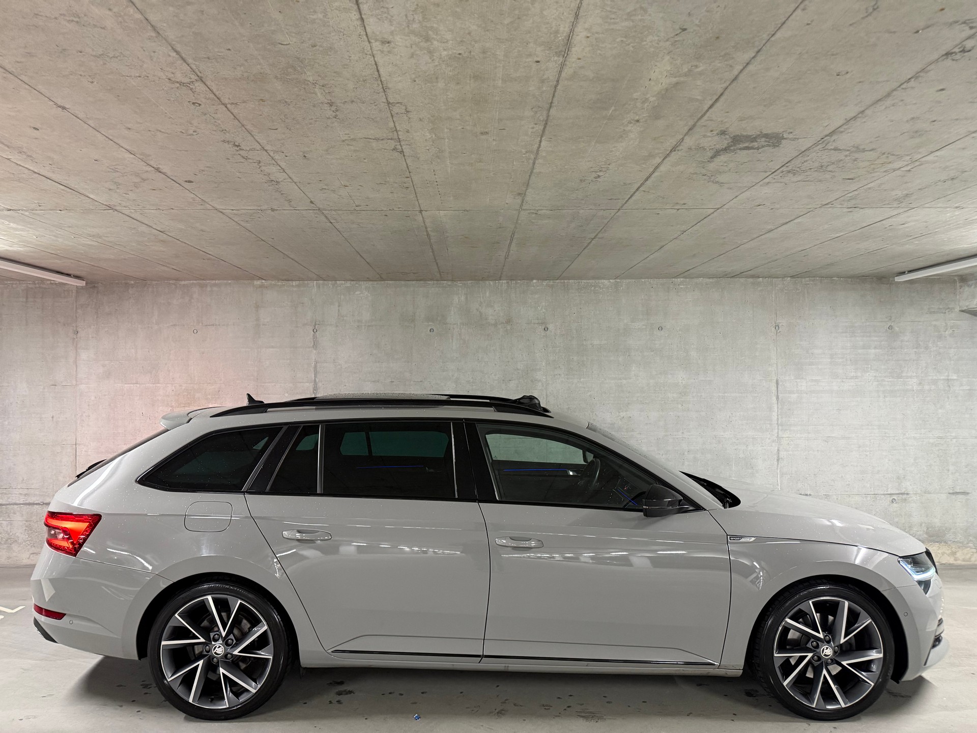 SKODA Superb Combi 2.0 TDI 190 SportLine 4x4 DSG-image-3