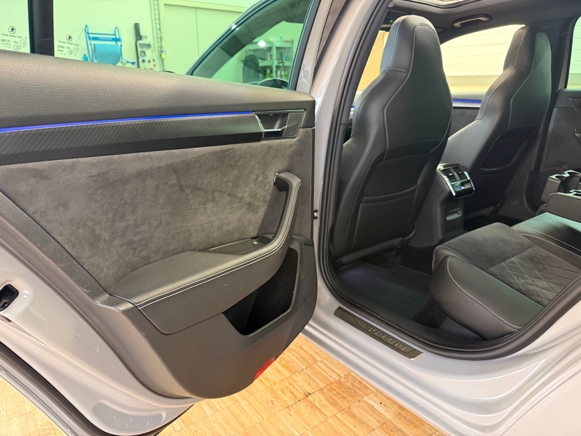 SKODA Superb Combi 2.0 TDI 190 SportLine 4x4 DSG-image-22
