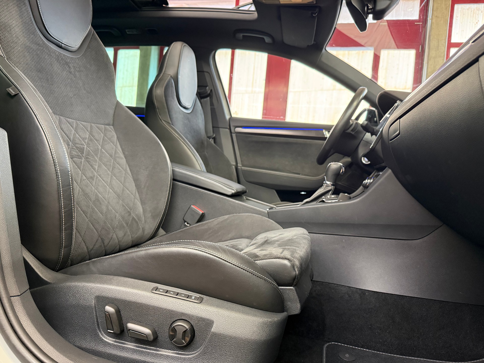 SKODA Superb Combi 2.0 TDI 190 SportLine 4x4 DSG-image-16