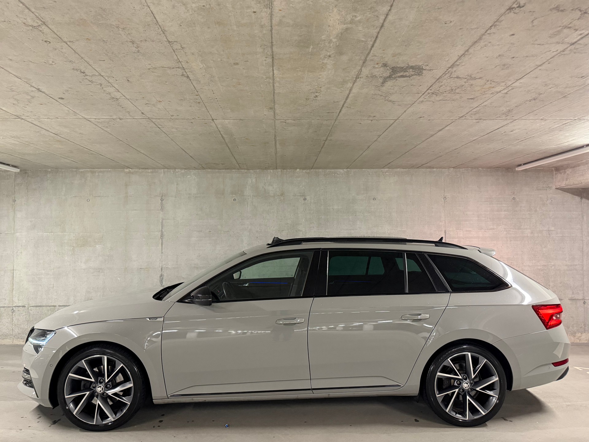 SKODA Superb Combi 2.0 TDI 190 SportLine 4x4 DSG-image-2
