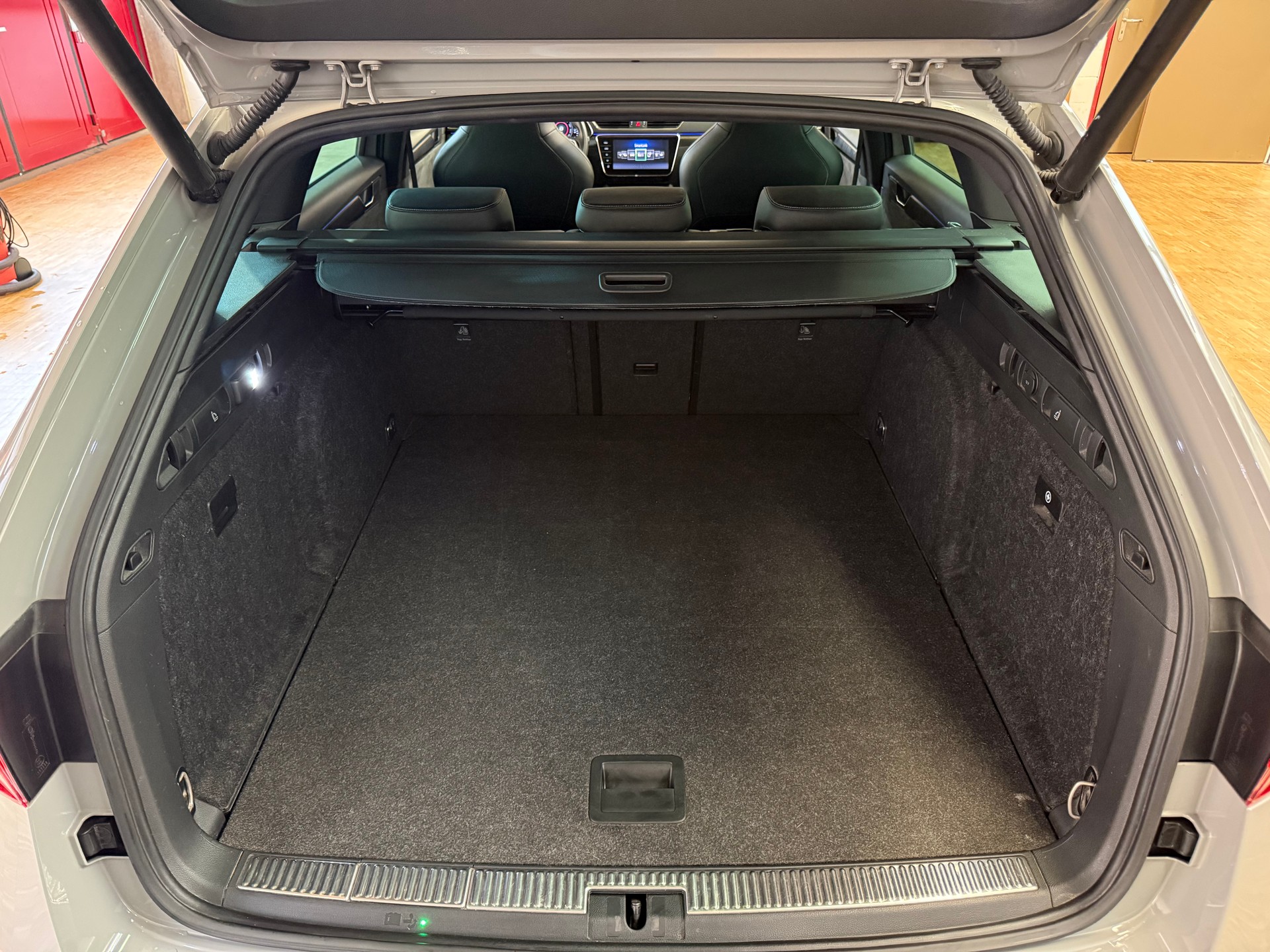 SKODA Superb Combi 2.0 TDI 190 SportLine 4x4 DSG-image-23