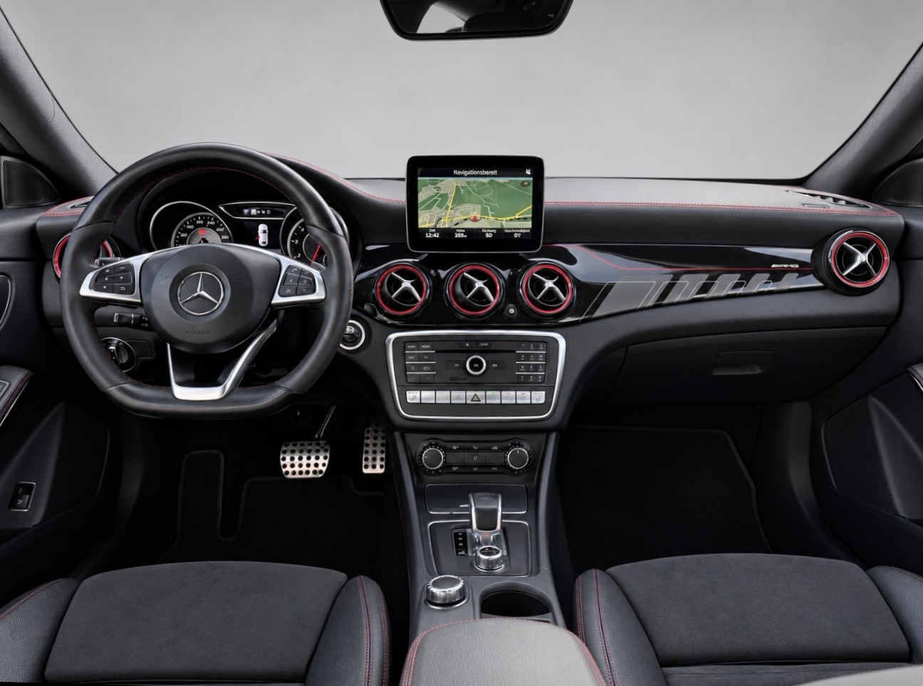MERCEDES-BENZ CLA 45 AMG 4Matic Speedshift-image-6