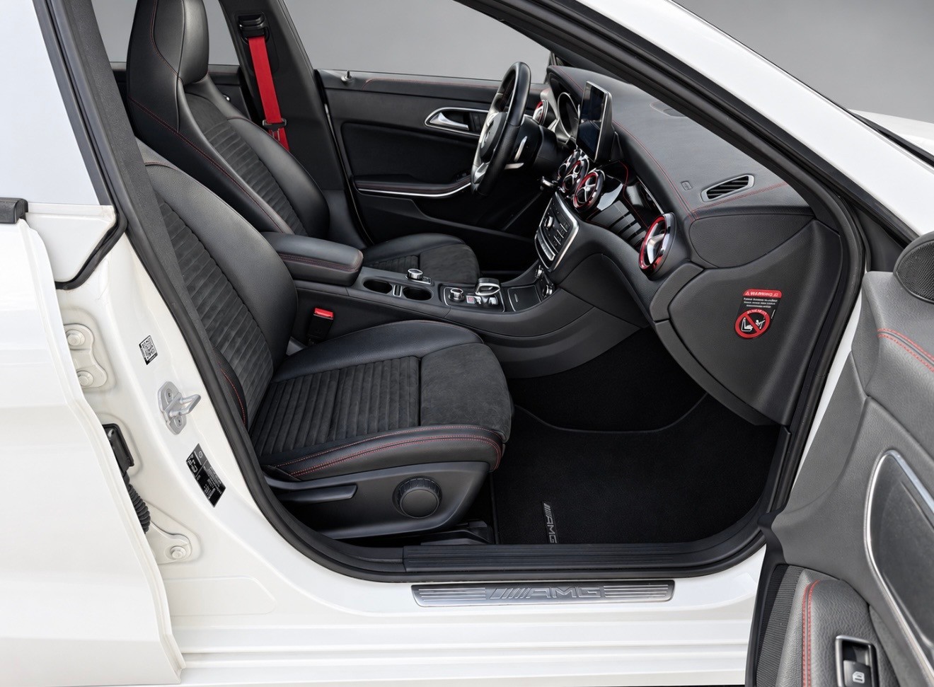 MERCEDES-BENZ CLA 45 AMG 4Matic Speedshift-image-10