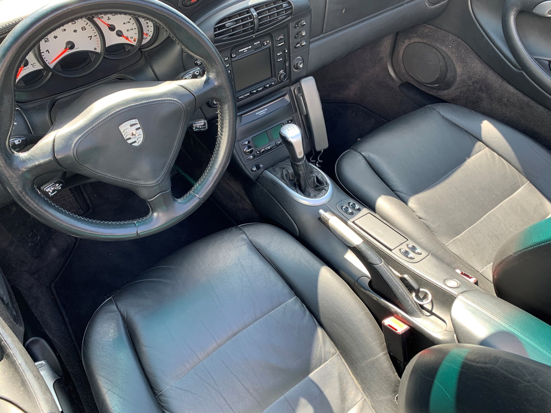 PORSCHE 911 Carrera 4 Cabrio-image-2