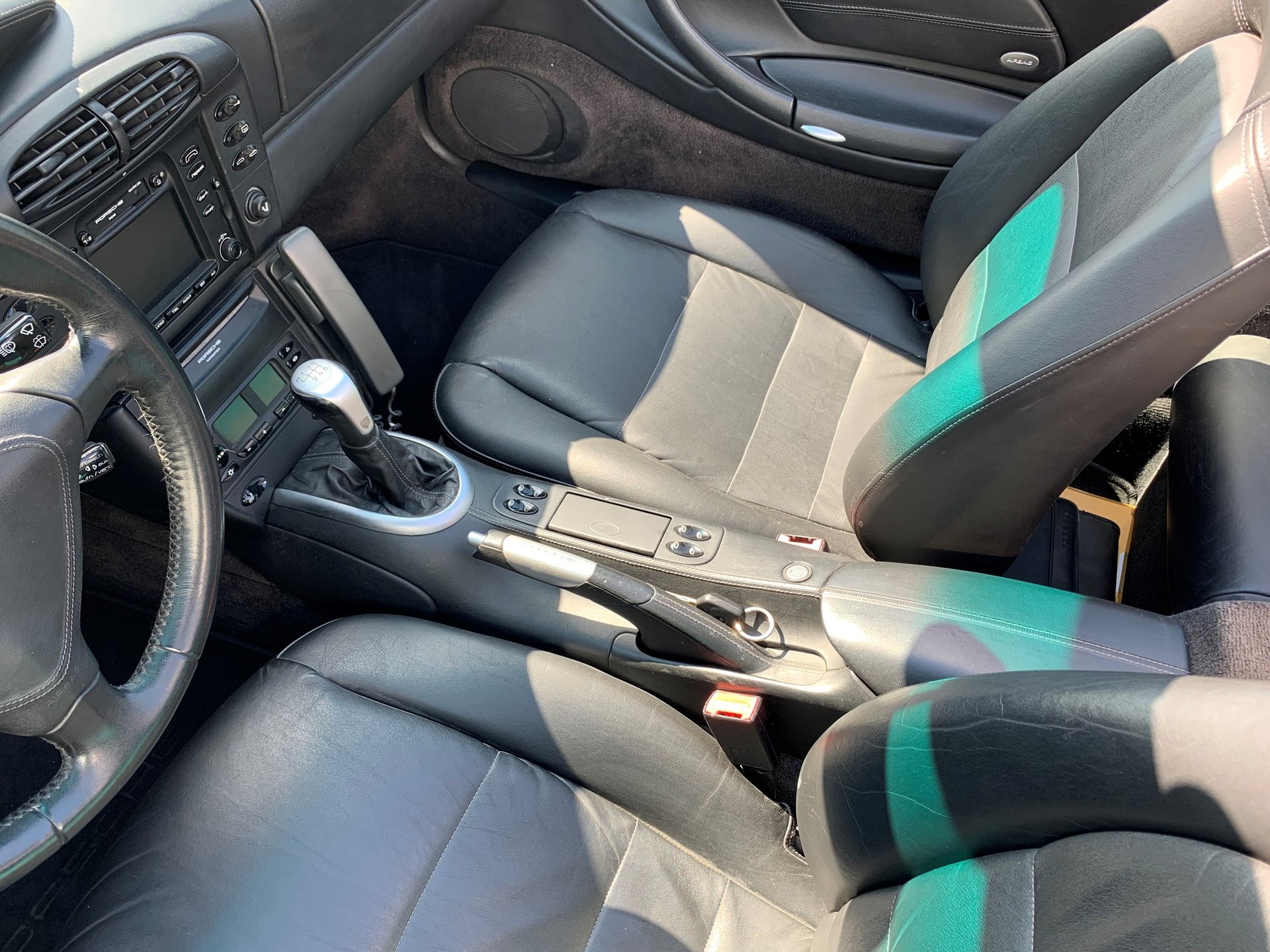 PORSCHE 911 Carrera 4 Cabrio-image-3