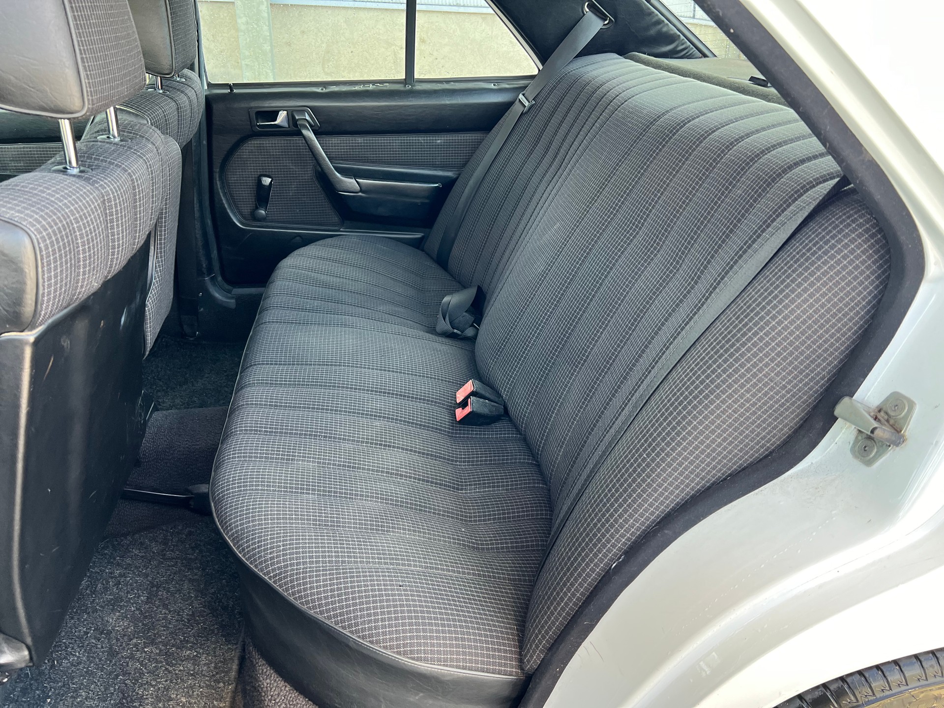 MERCEDES-BENZ 190 D 2.5-image-9