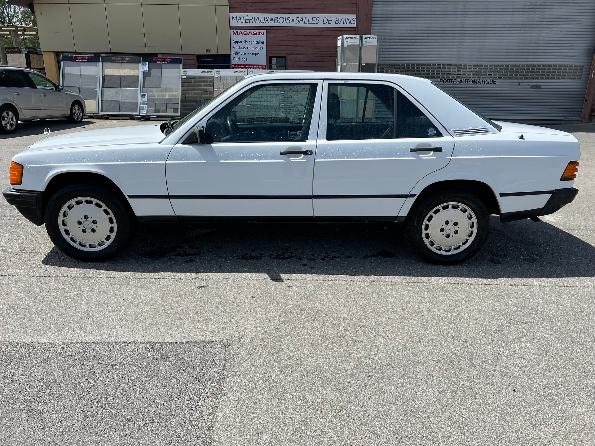 MERCEDES-BENZ 190 D 2.5-image-6