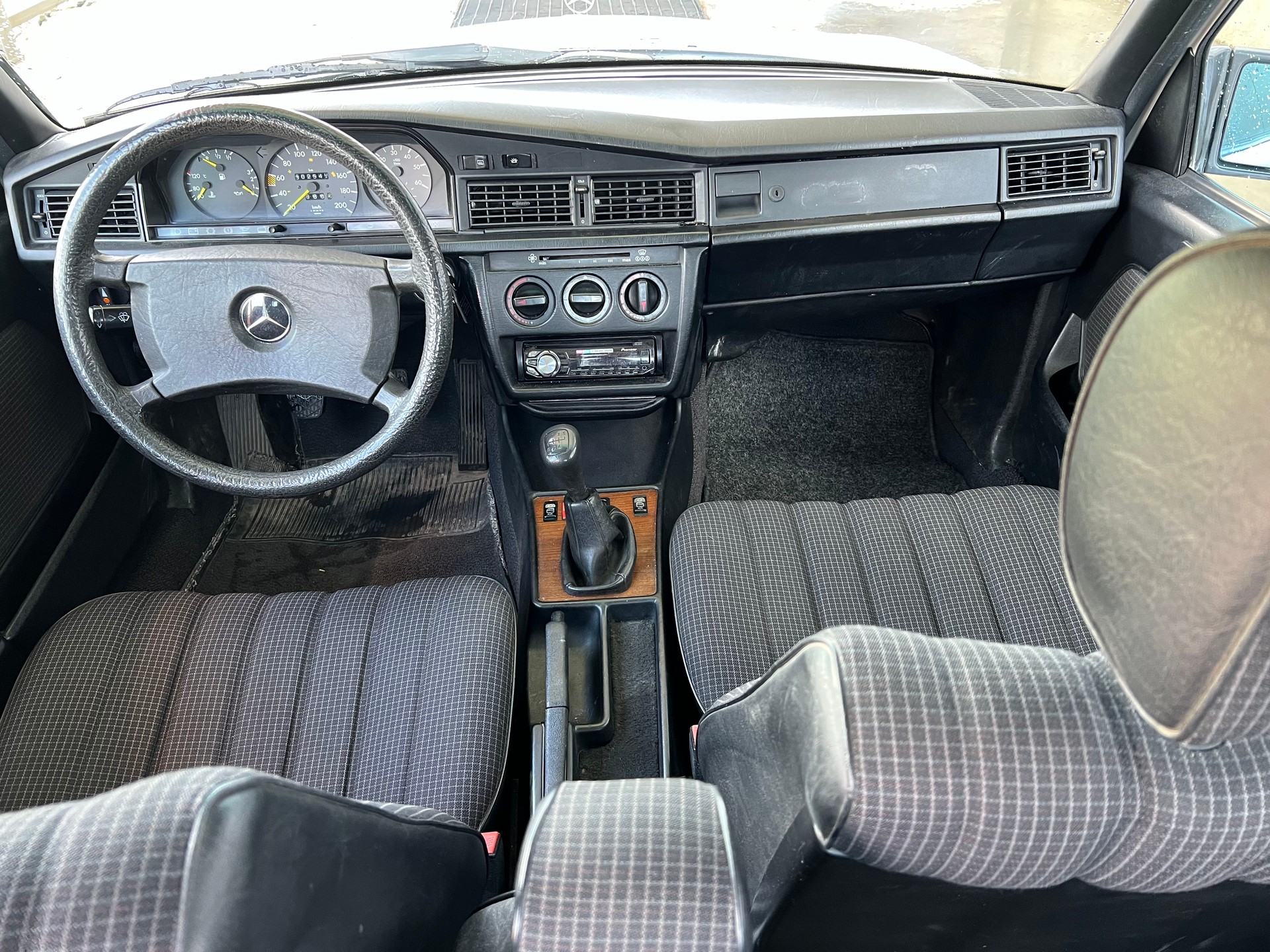 MERCEDES-BENZ 190 D 2.5-image-10