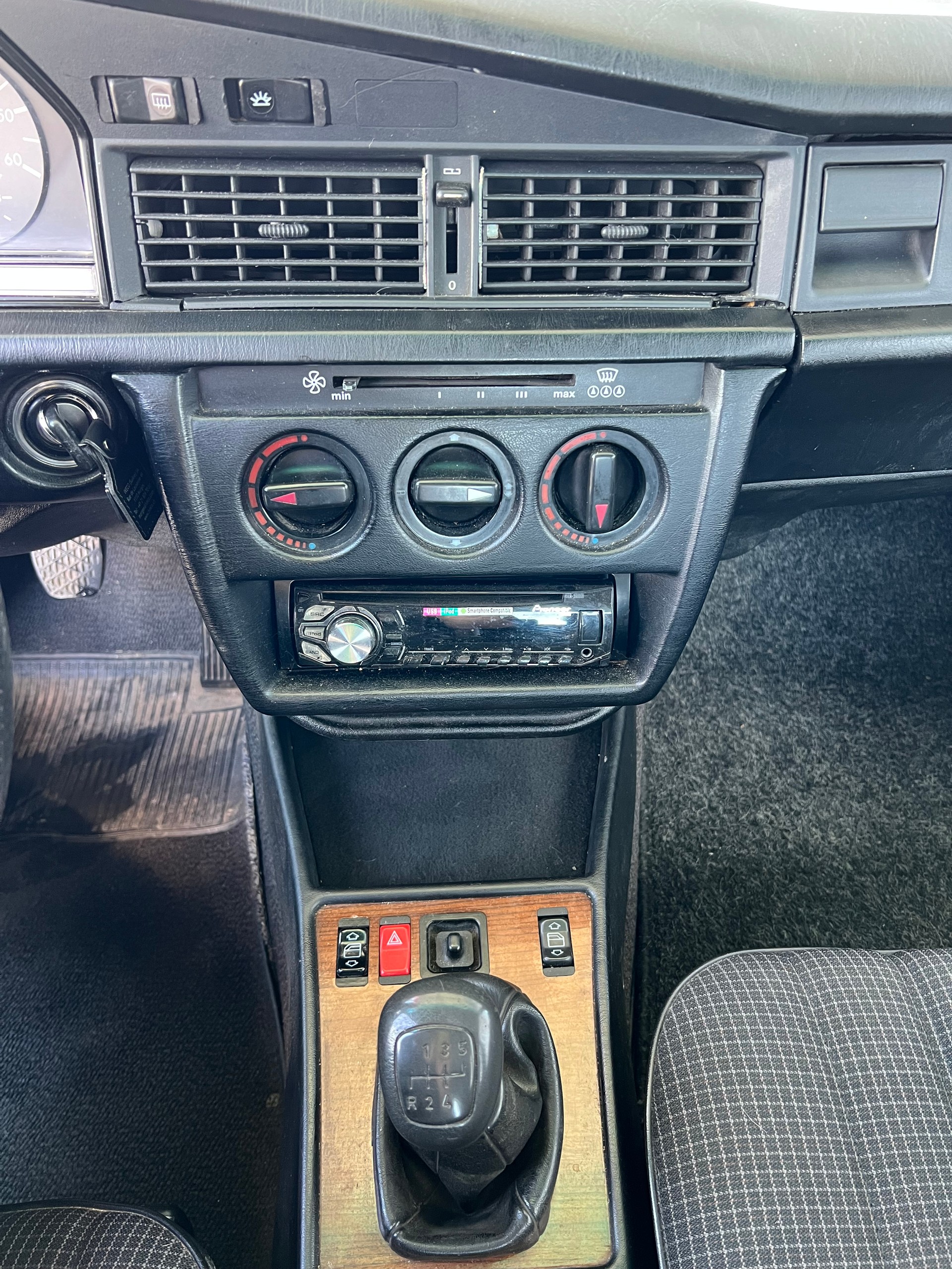 MERCEDES-BENZ 190 D 2.5-image-12