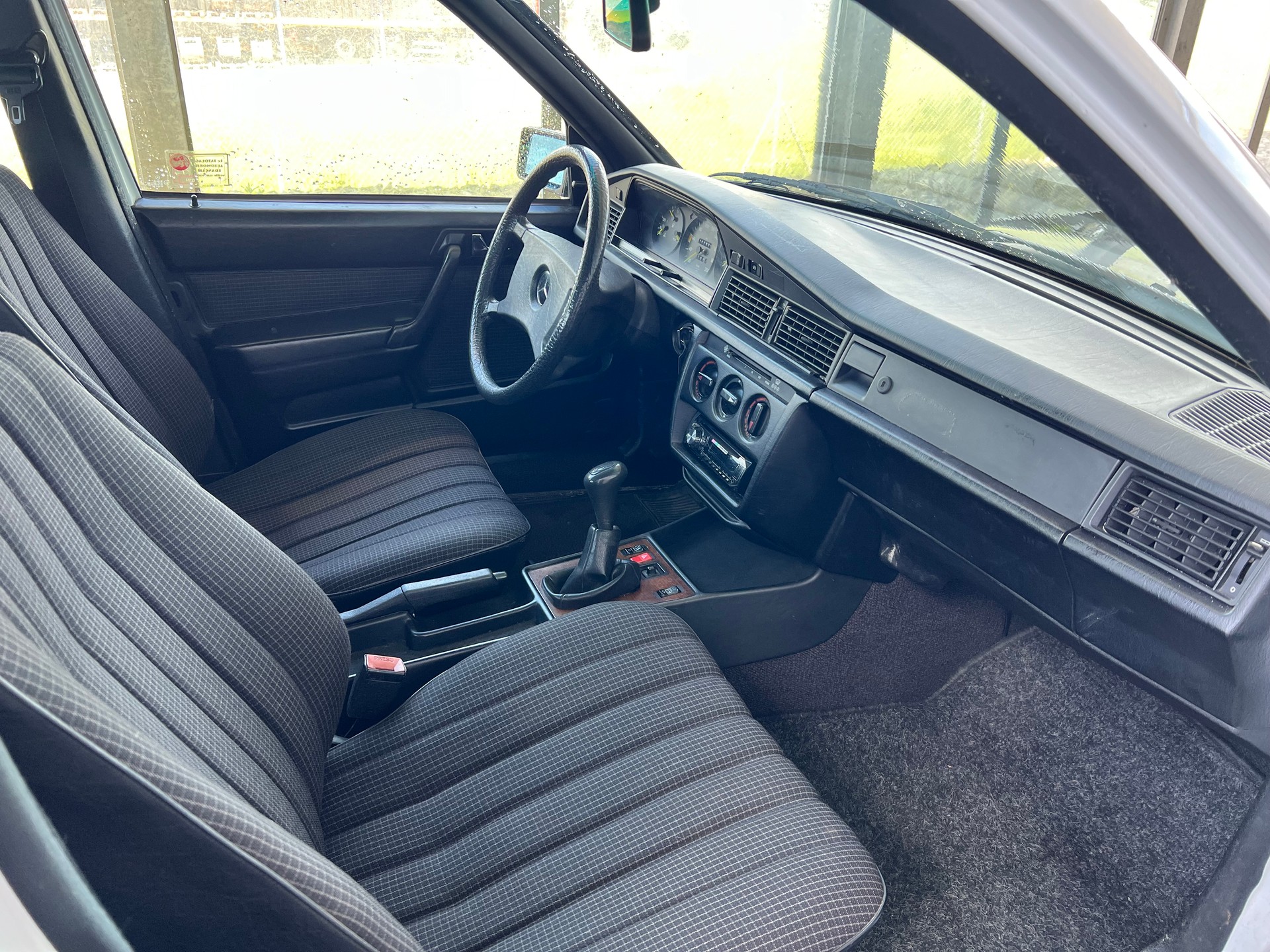 MERCEDES-BENZ 190 D 2.5-image-8