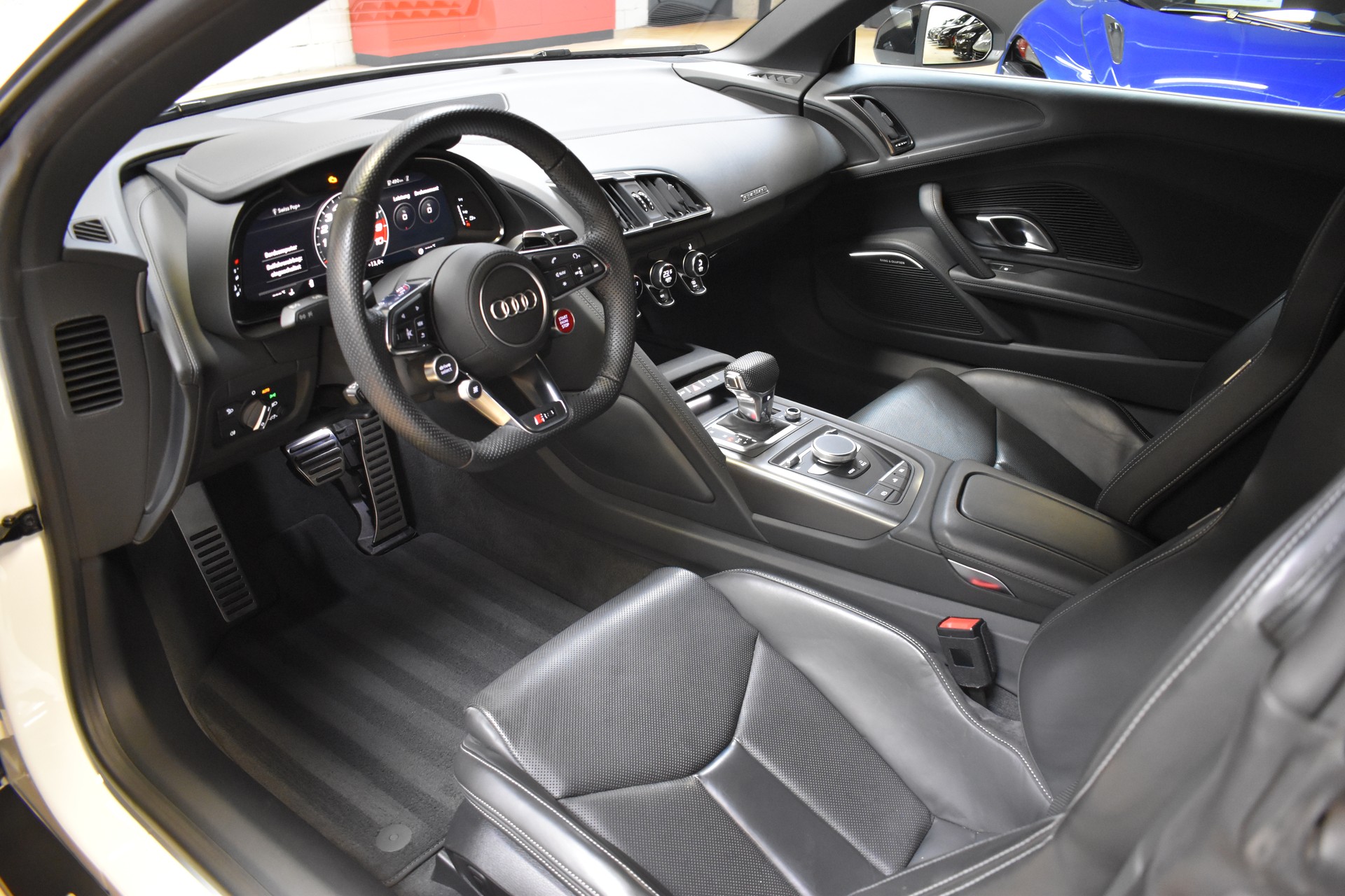 AUDI R8 Spyder S-Tronic Quattro - 570PS-image-4