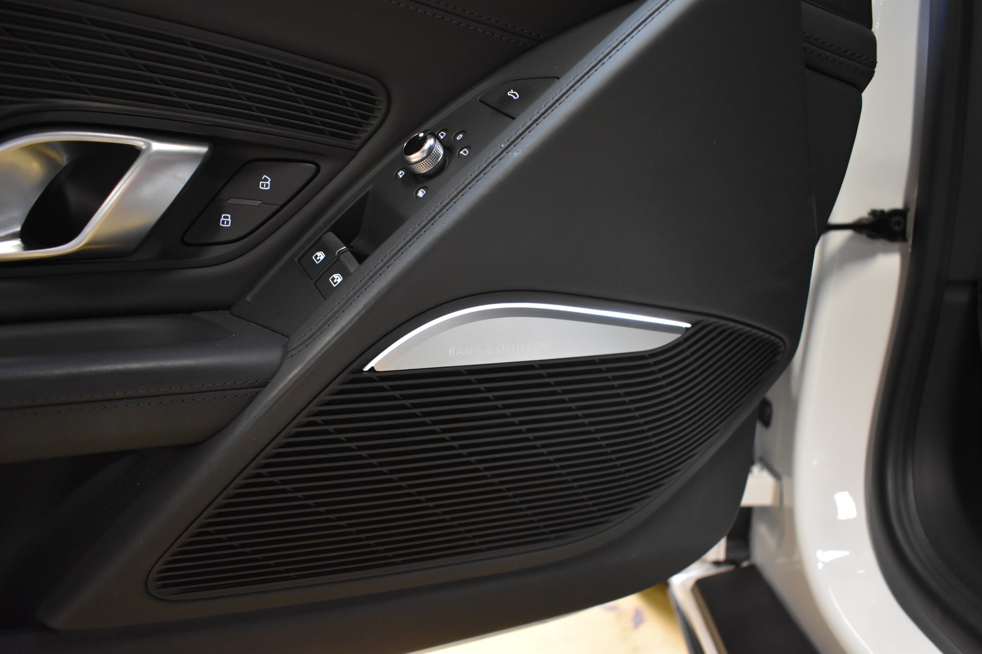 AUDI R8 Spyder S-Tronic Quattro - 570PS-image-7