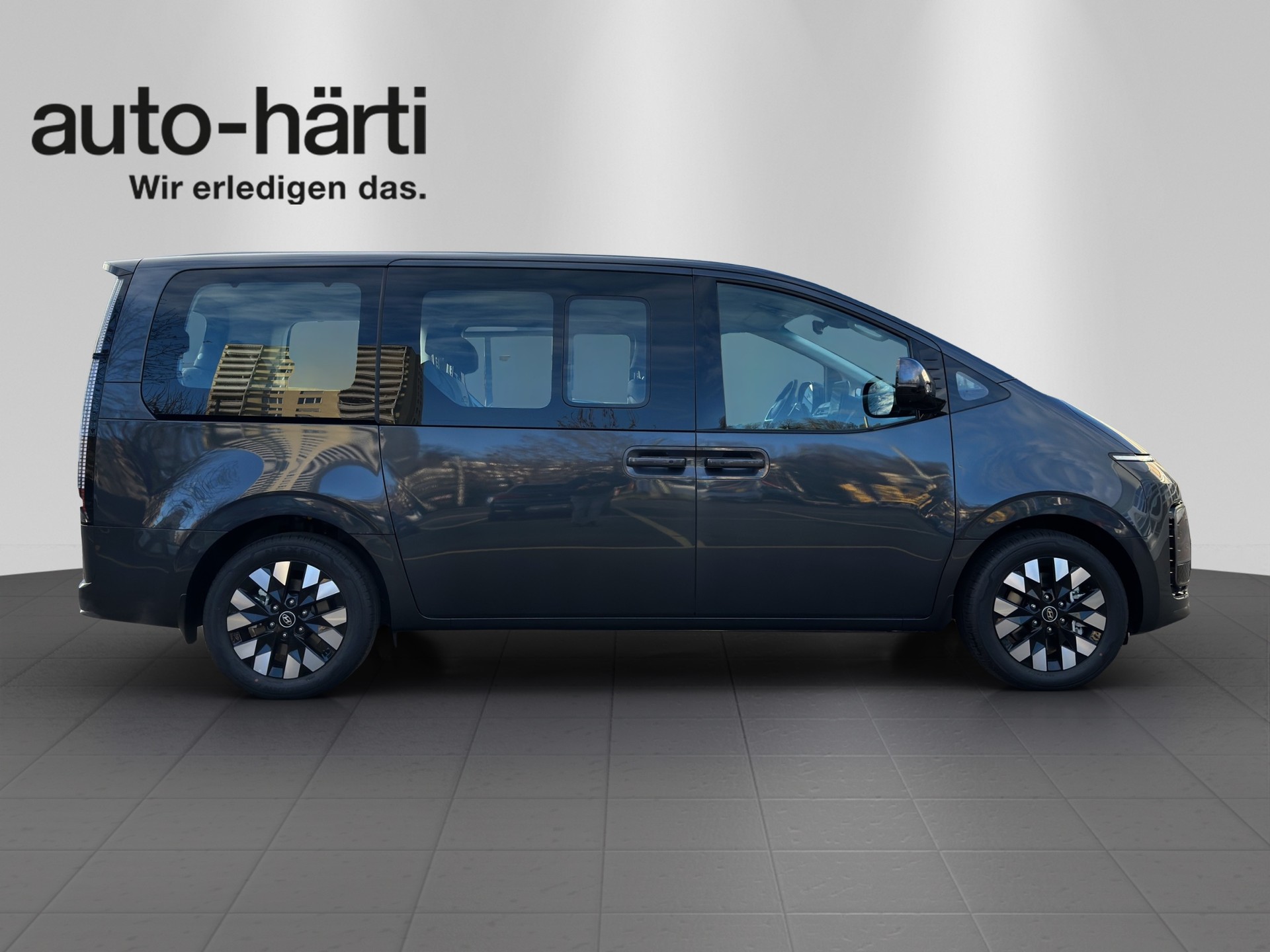 HYUNDAI Staria Pr. 1.6 HEV Amplia-image-5