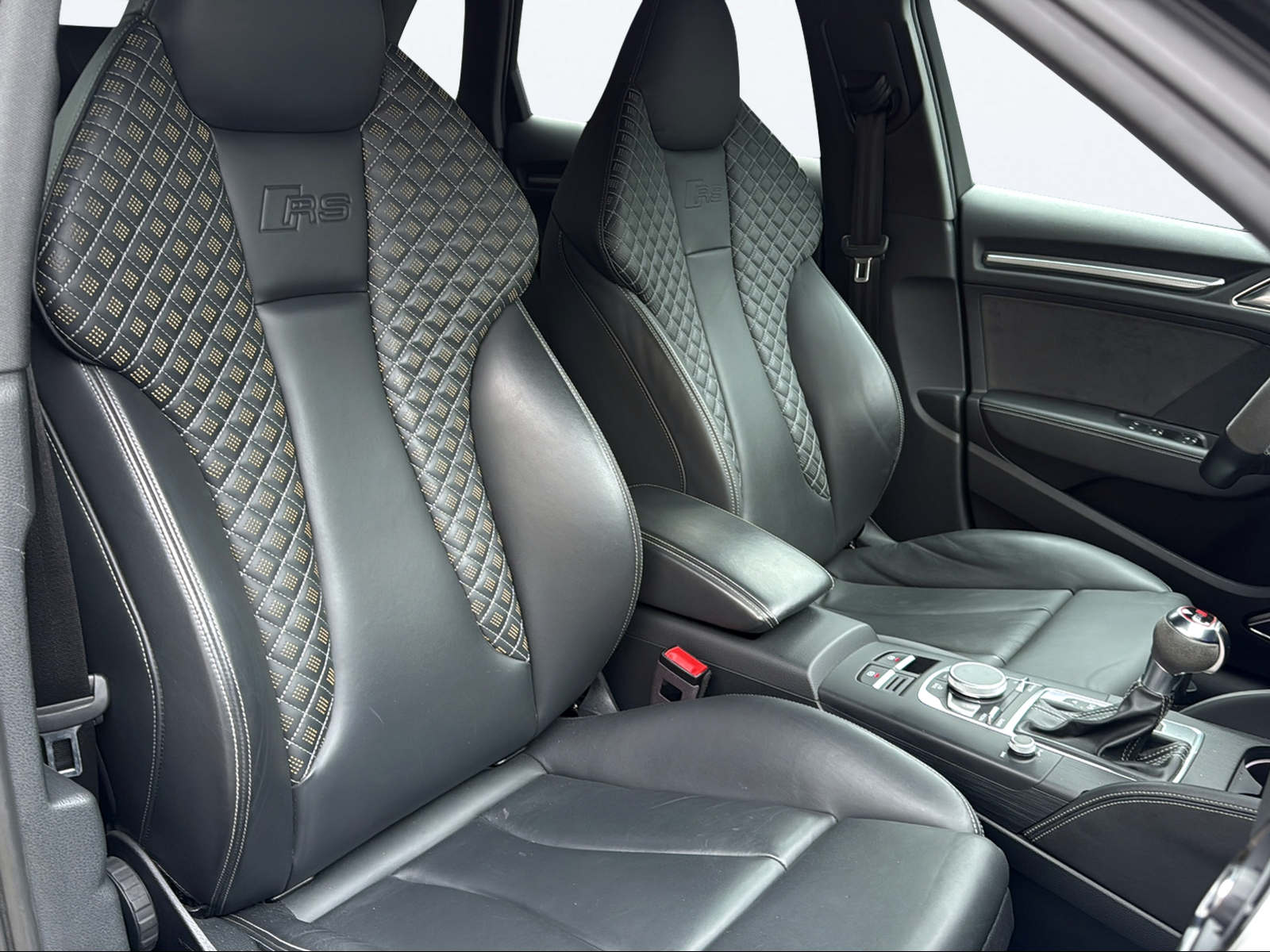 AUDI RS3 Sportback 2.5 TSI quattro S-tronic-image-15