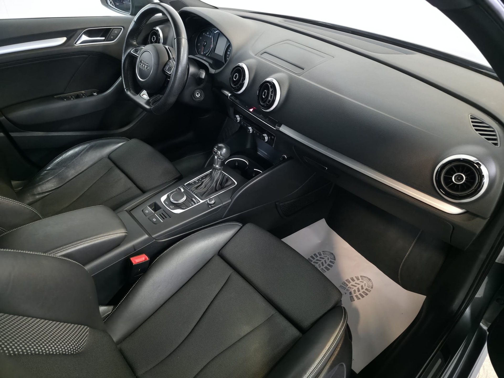 AUDI A3 Sportback 1.8 TFSI Ambition S-tronic-image-18