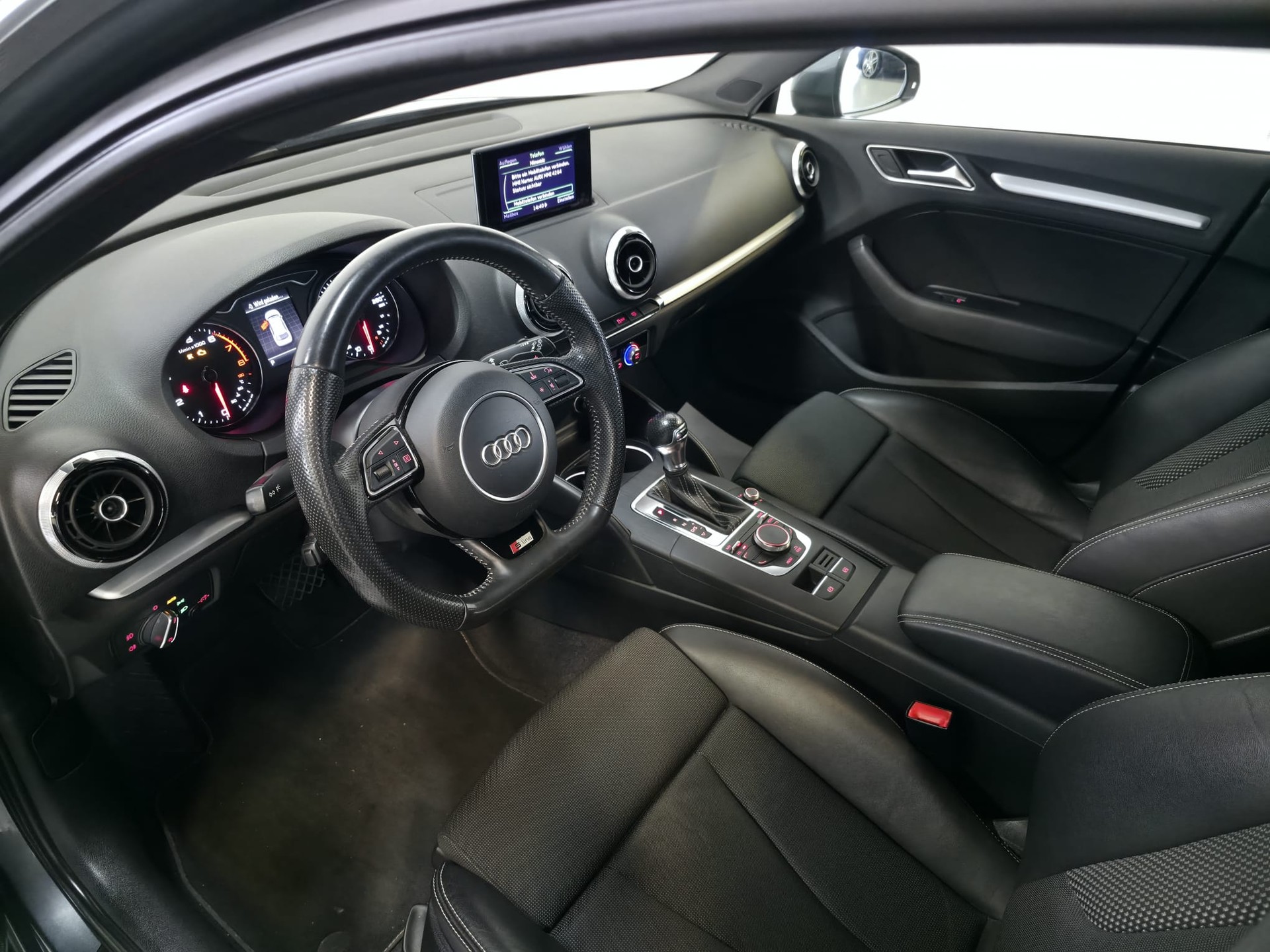 AUDI A3 Sportback 1.8 TFSI Ambition S-tronic-image-19