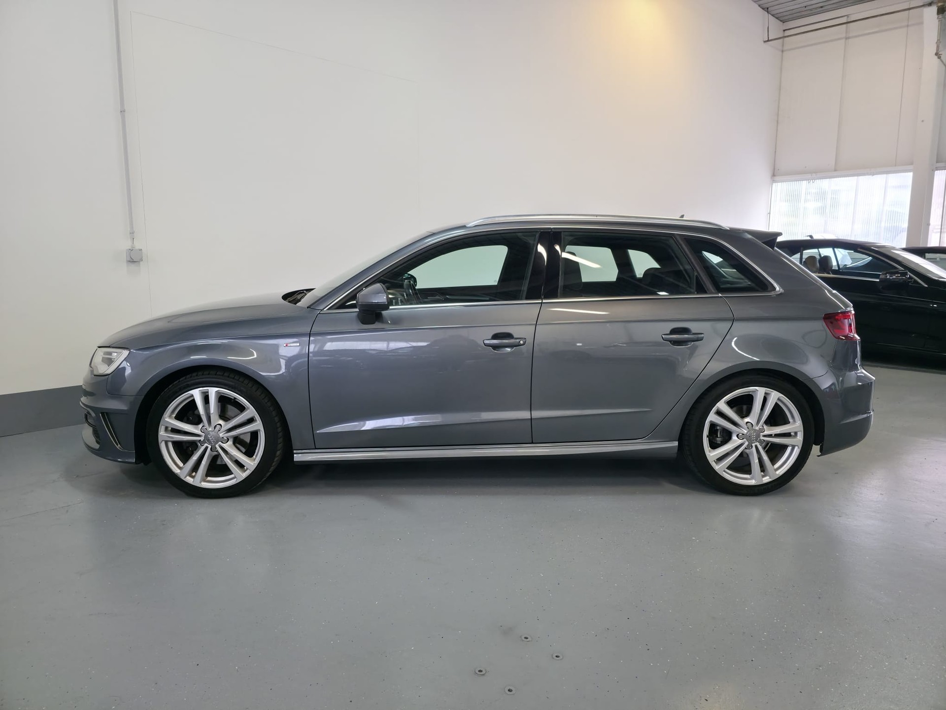 AUDI A3 Sportback 1.8 TFSI Ambition S-tronic-image-5
