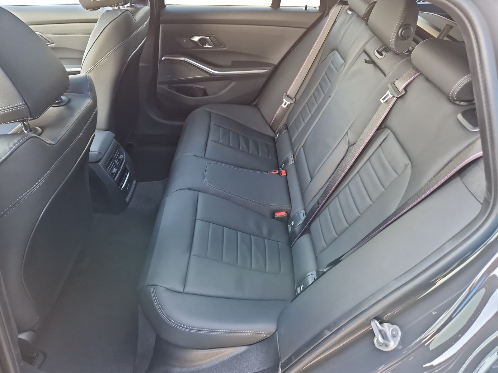 BMW 330d xDrive 48V Touring Steptronic M Sport Pro-image-19