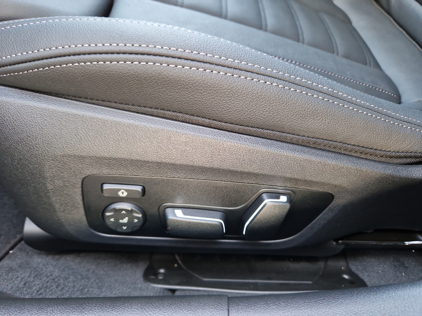 BMW 330d xDrive 48V Touring Steptronic M Sport Pro-image-12