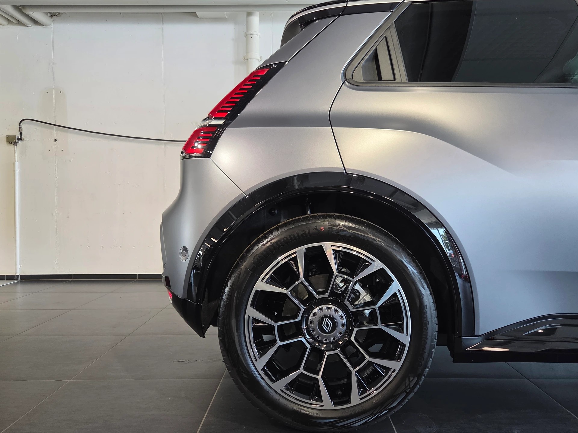 RENAULT R5 E-Tech Roland Garros 52 kWh Comfort Range-image-6