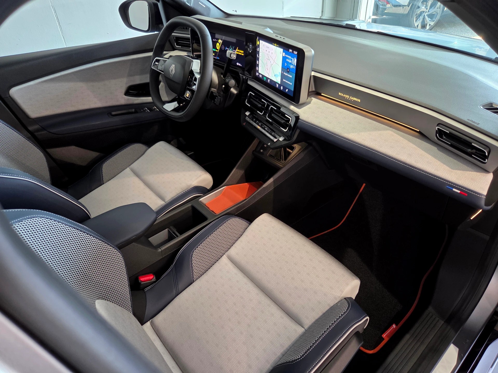 RENAULT R5 E-Tech Roland Garros 52 kWh Comfort Range-image-16