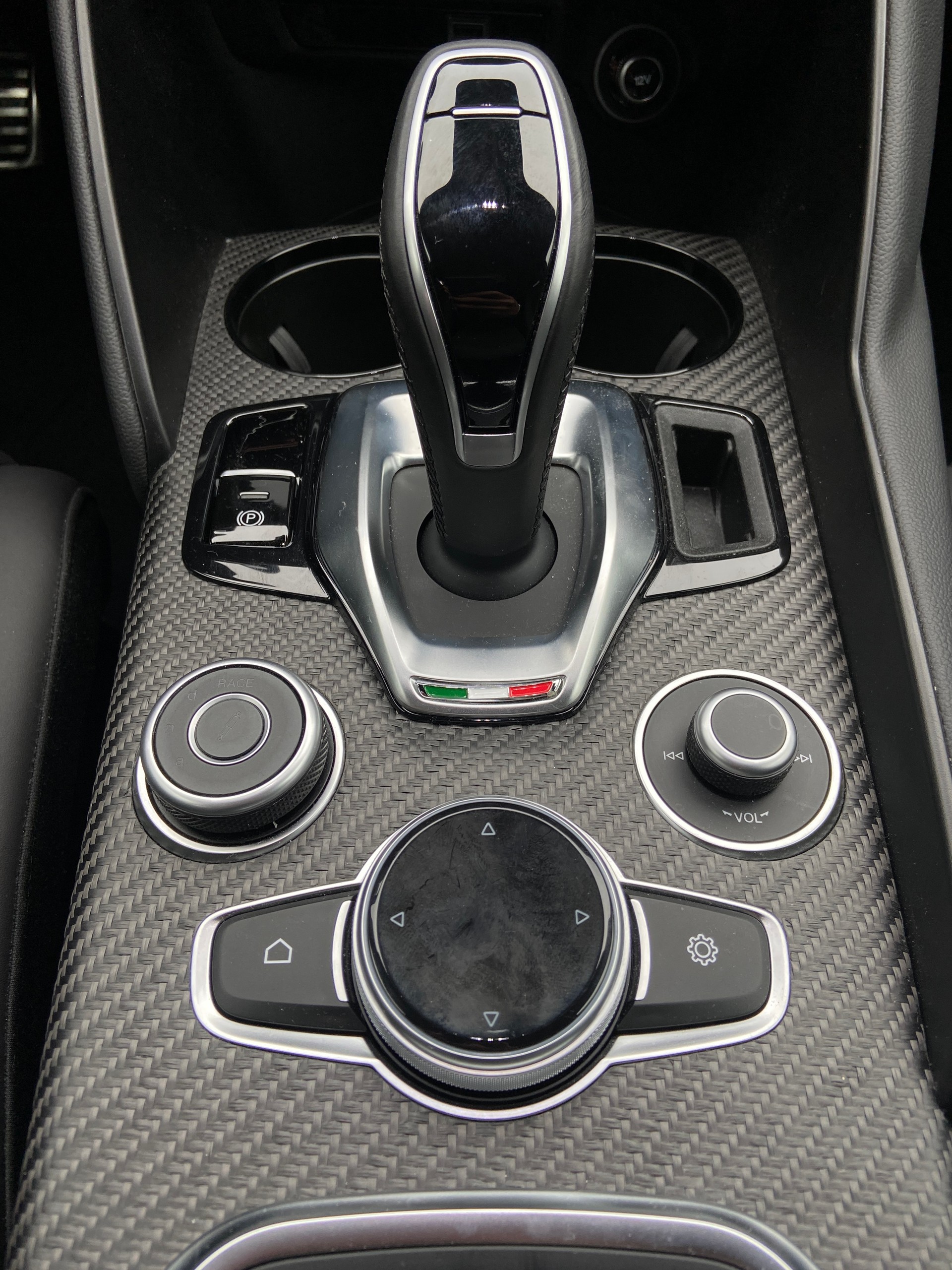 ALFA ROMEO Giulia 2.9 V6 Quadrifoglio Carbon Sport-image-17