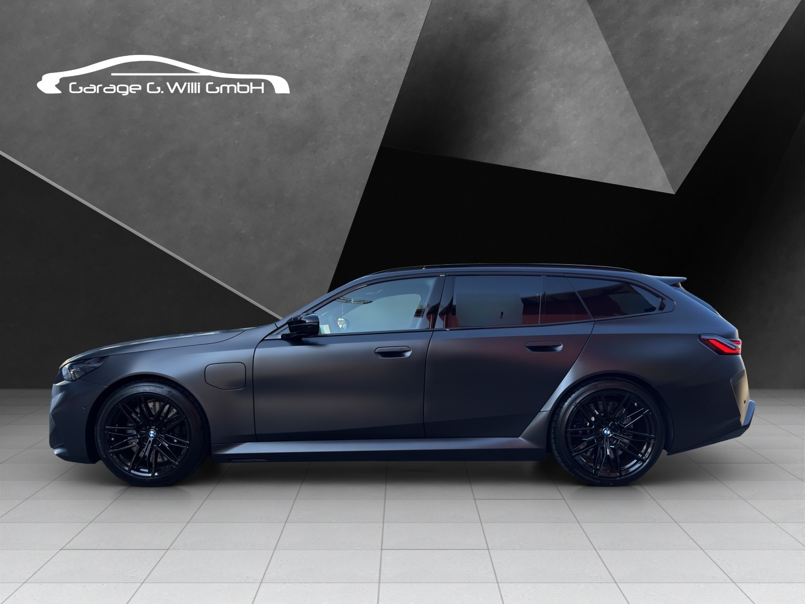 BMW M5 xDrive Touring-showroom-element-3