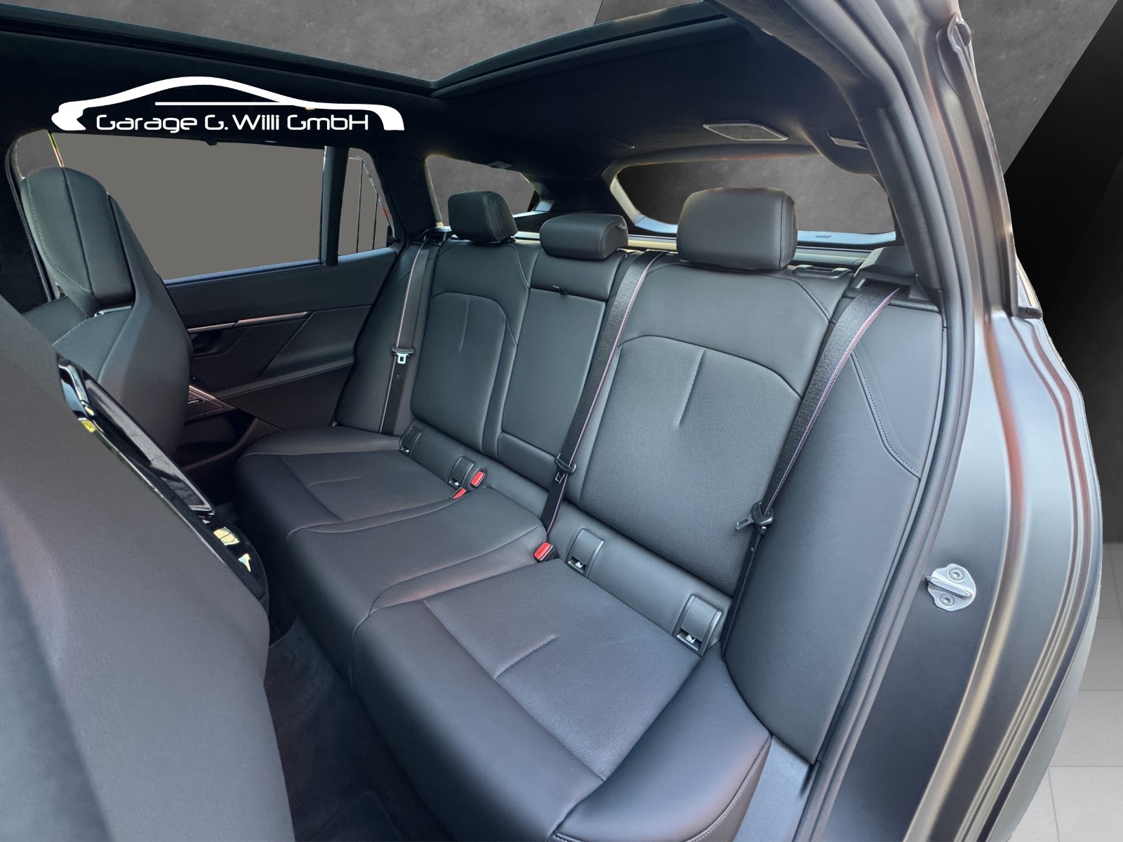 BMW M5 xDrive Touring-image-17