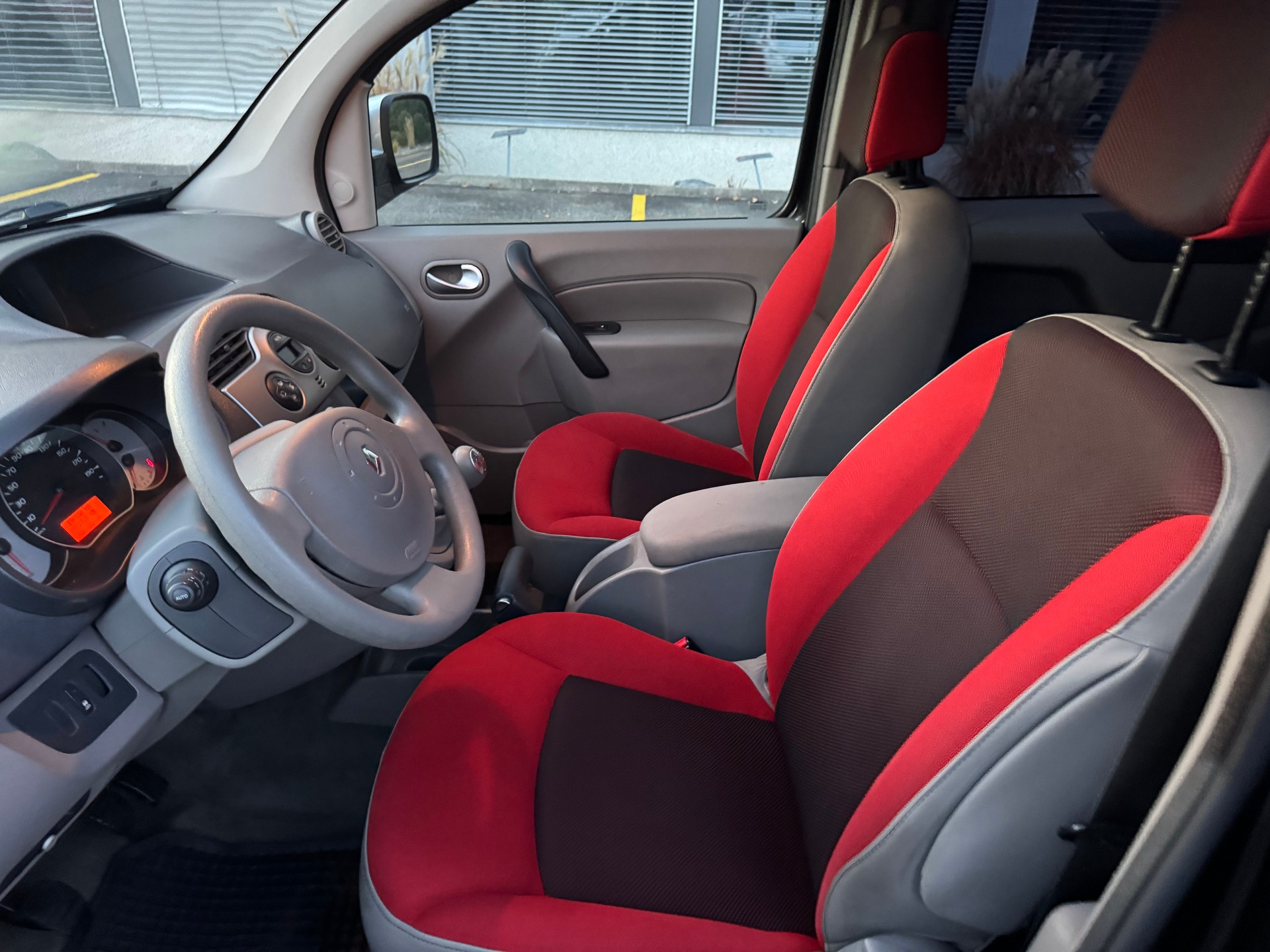RENAULT Kangoo Be Bop 1.5 dCi-image-8