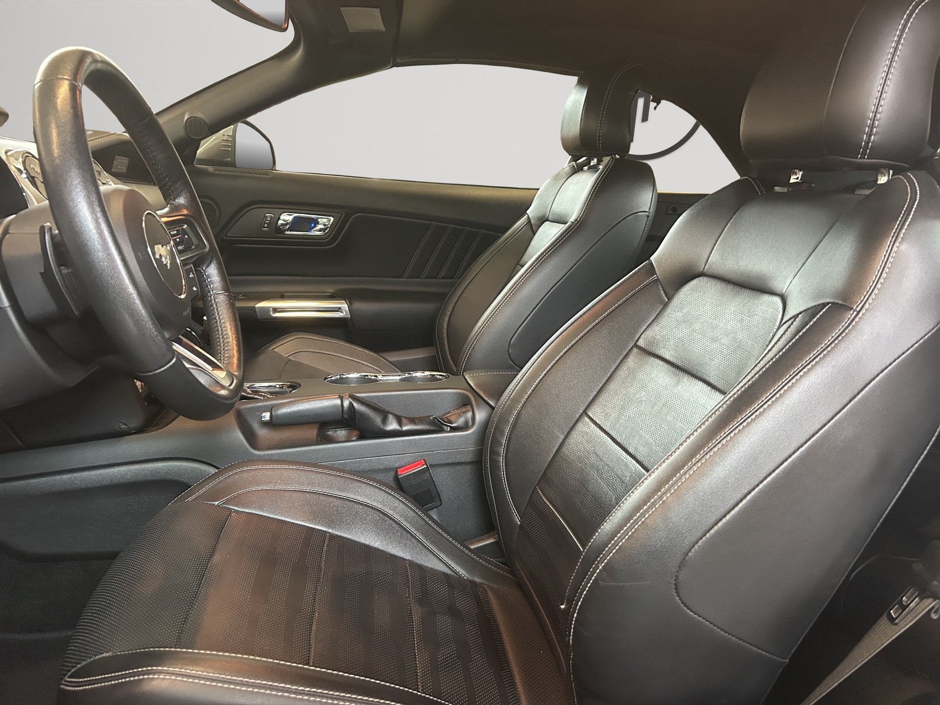 FORD Mustang Convertible 5.0 V8 GT Automat-image-10