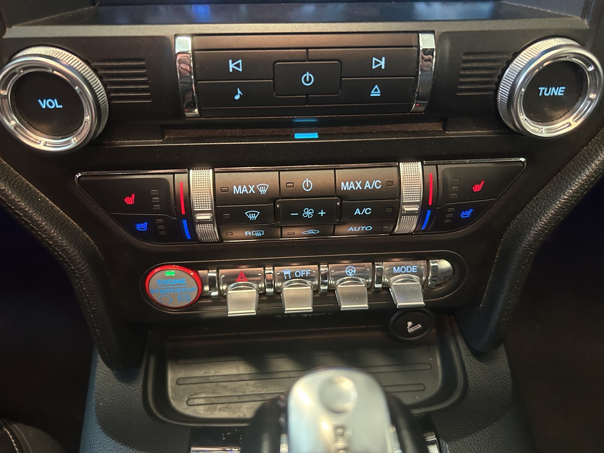FORD Mustang Convertible 5.0 V8 GT Automat-image-12