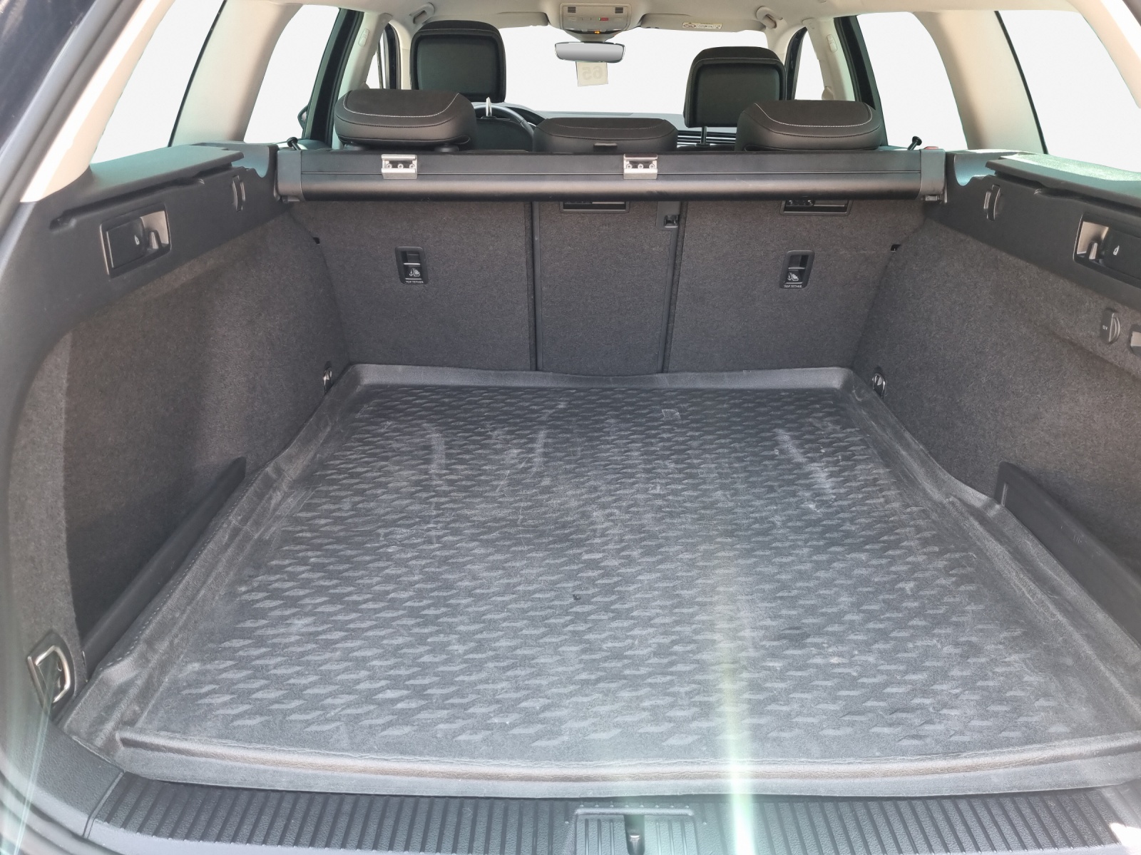 VW Passat 2.0 TDI BMT Elegance 4Motion DSG-image-12