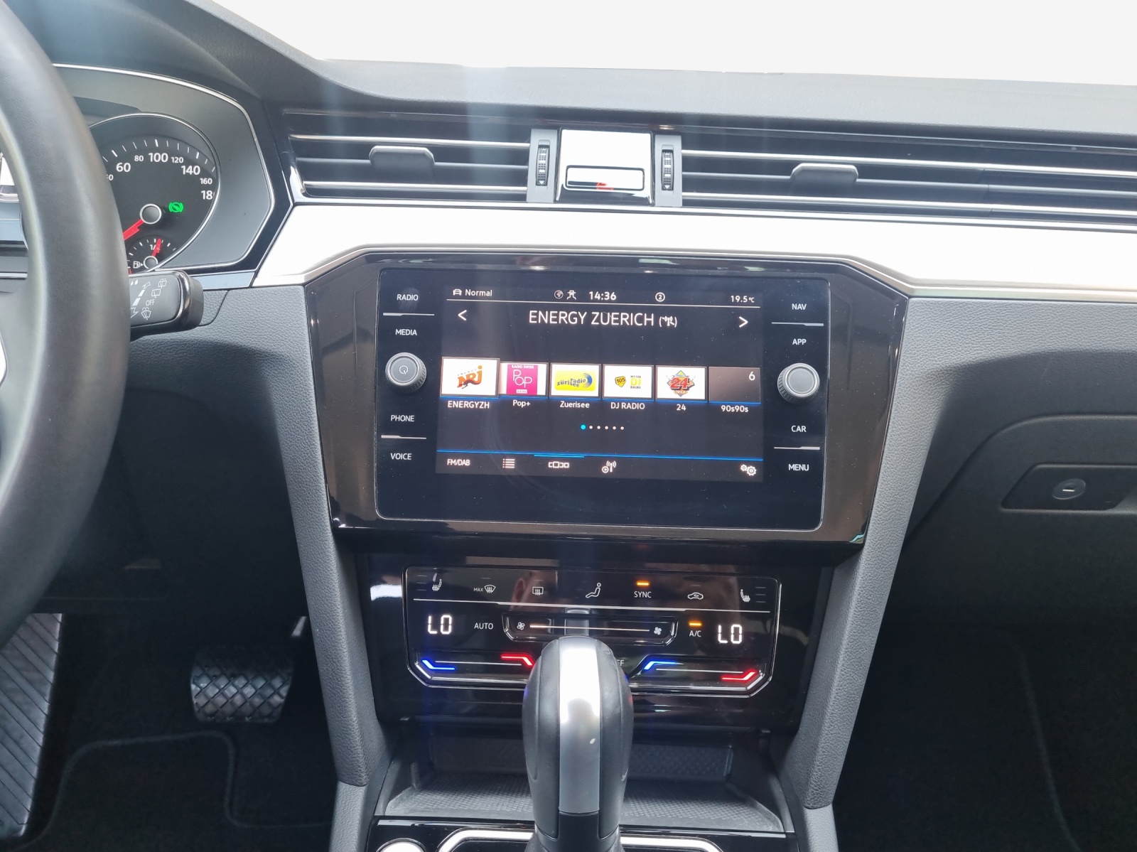VW Passat 2.0 TDI BMT Elegance 4Motion DSG-image-10