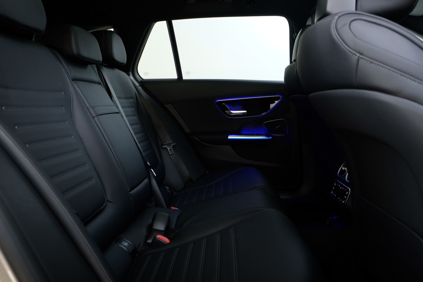 MERCEDES-BENZ C 300 T 4Matic AMG Line-image-10