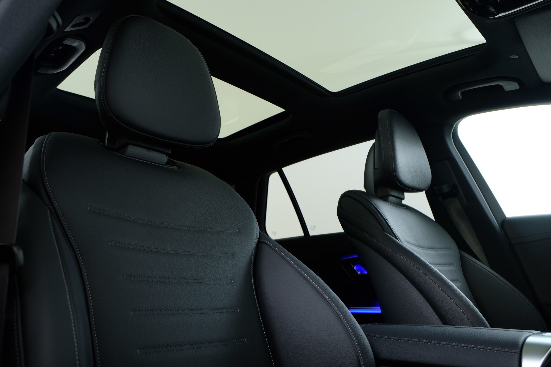 MERCEDES-BENZ C 300 T 4Matic AMG Line-image-8