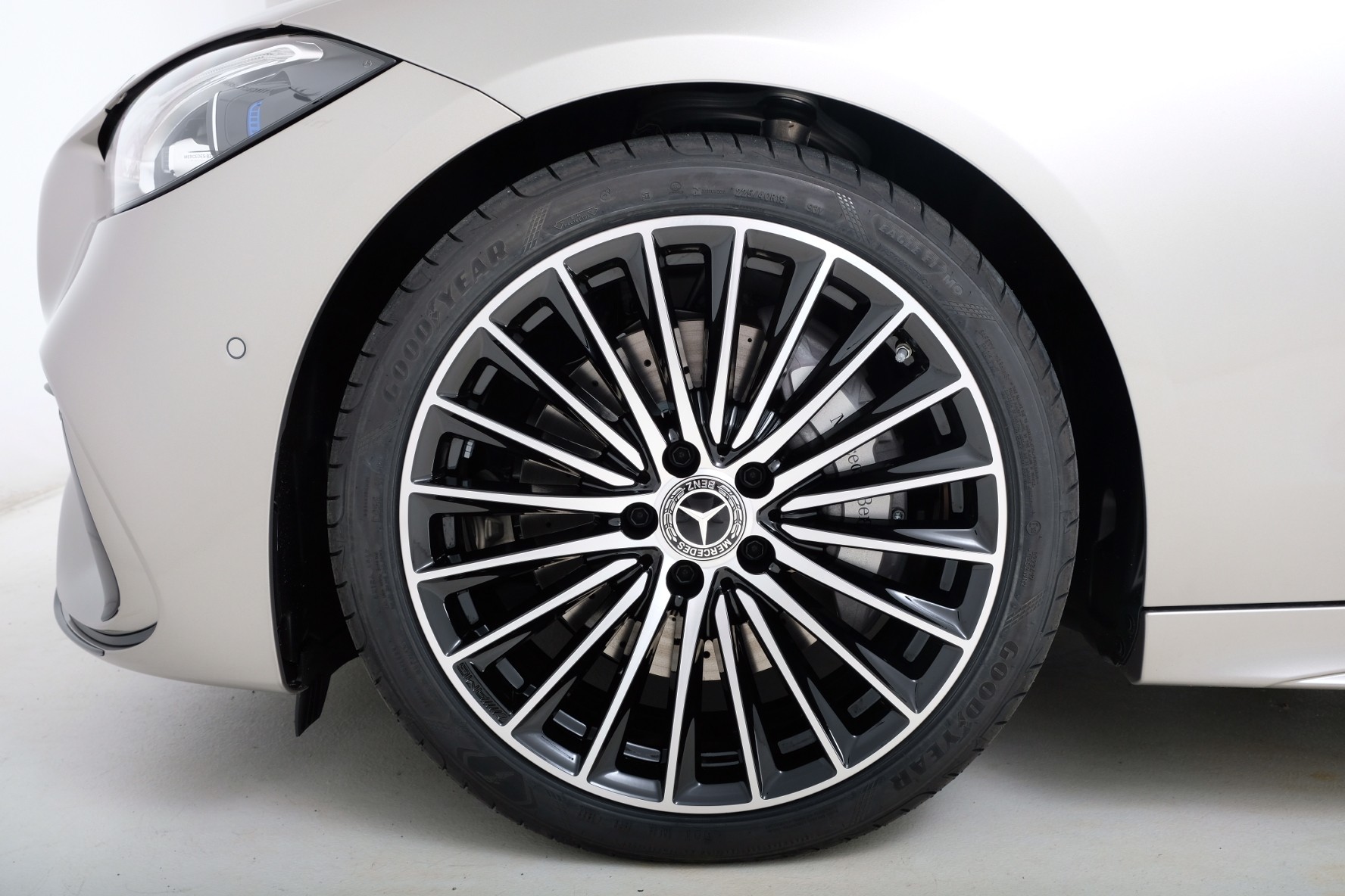 MERCEDES-BENZ C 300 T 4Matic AMG Line-image-3