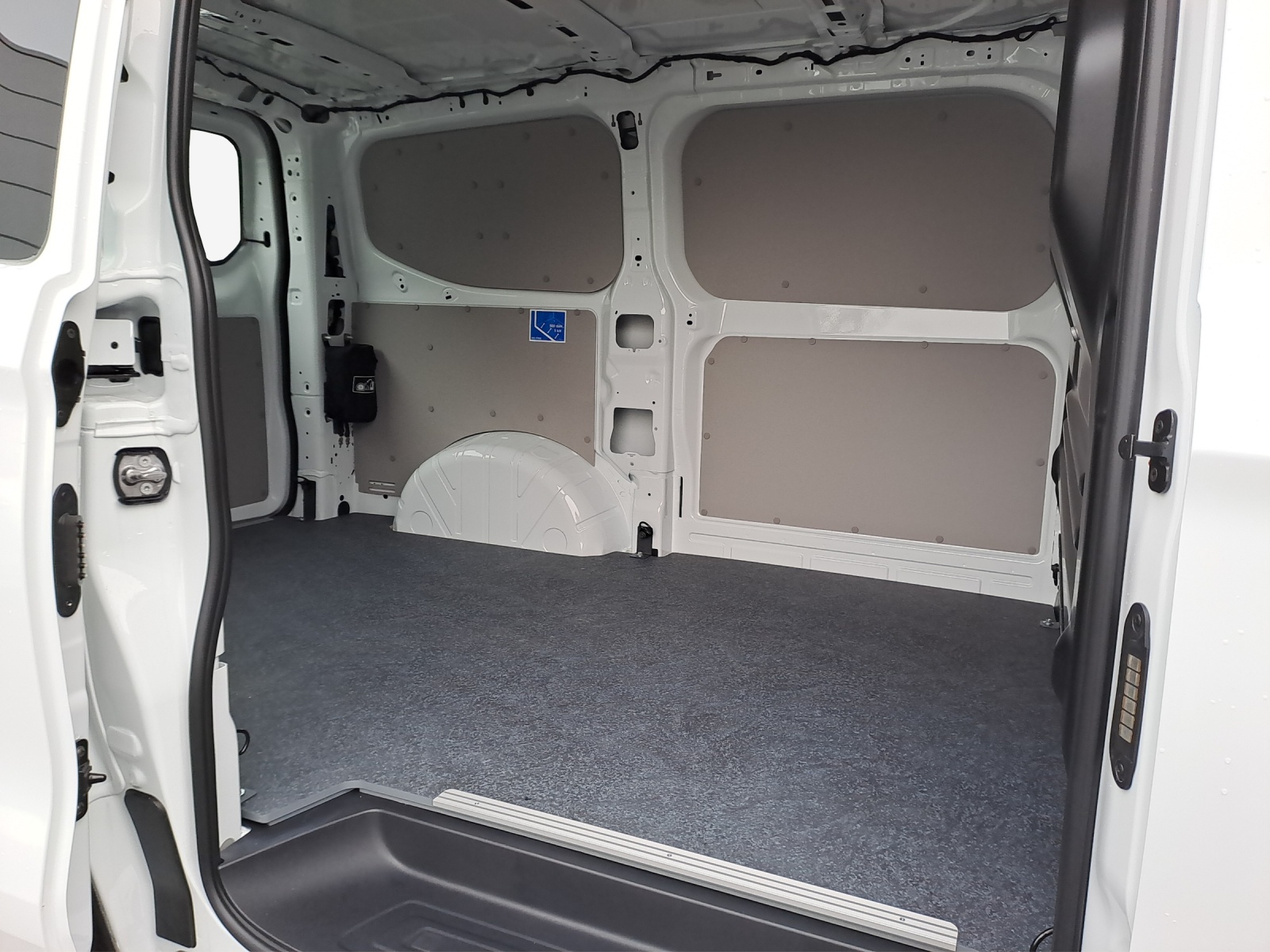 VW Transporter 2.0 TDI-image-11