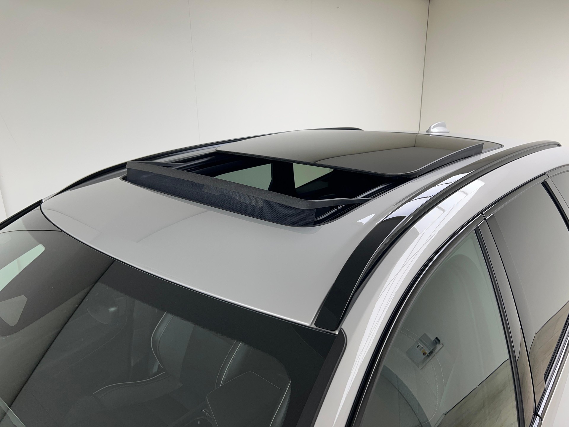 VOLVO XC60 2.0 B6 MH Plus Dark AWD-image-23