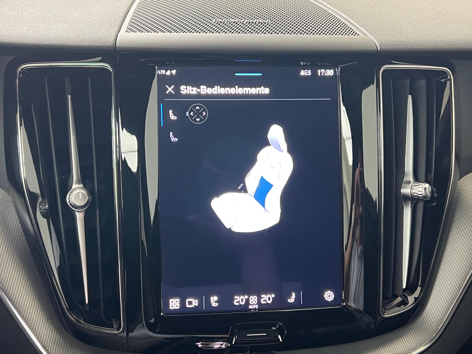 VOLVO XC60 2.0 B6 MH Plus Dark AWD-image-15