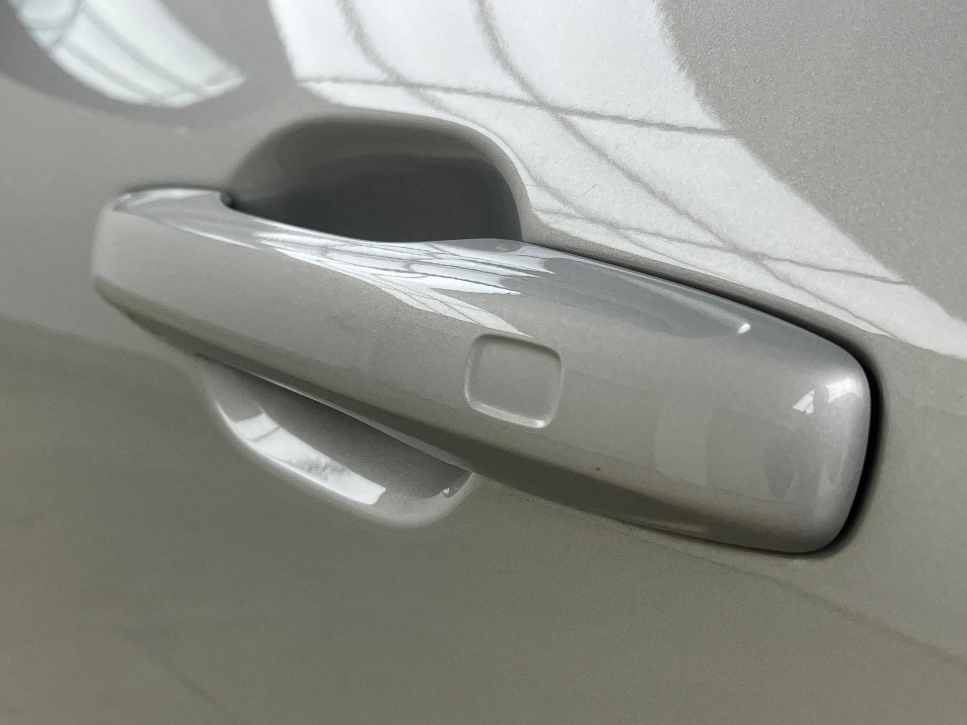 VOLVO XC60 2.0 B6 MH Plus Dark AWD-image-27