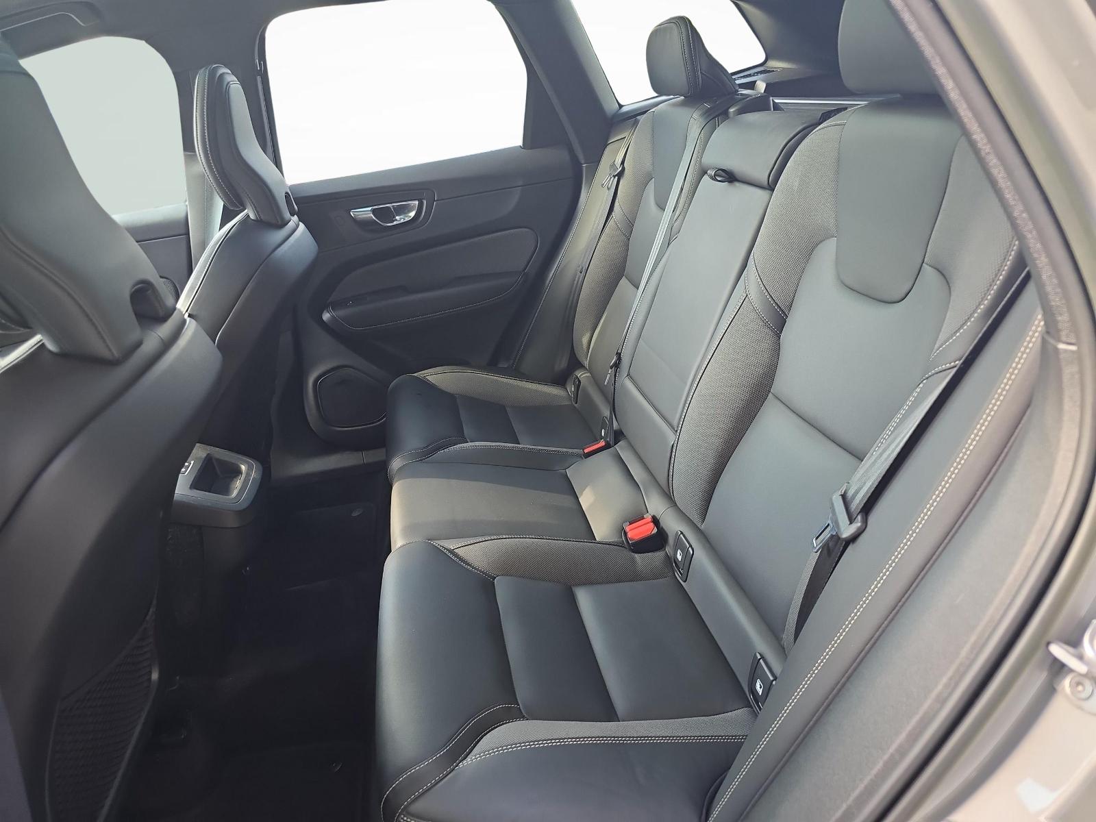 VOLVO XC60 2.0 B6 MH Plus Dark AWD-image-10